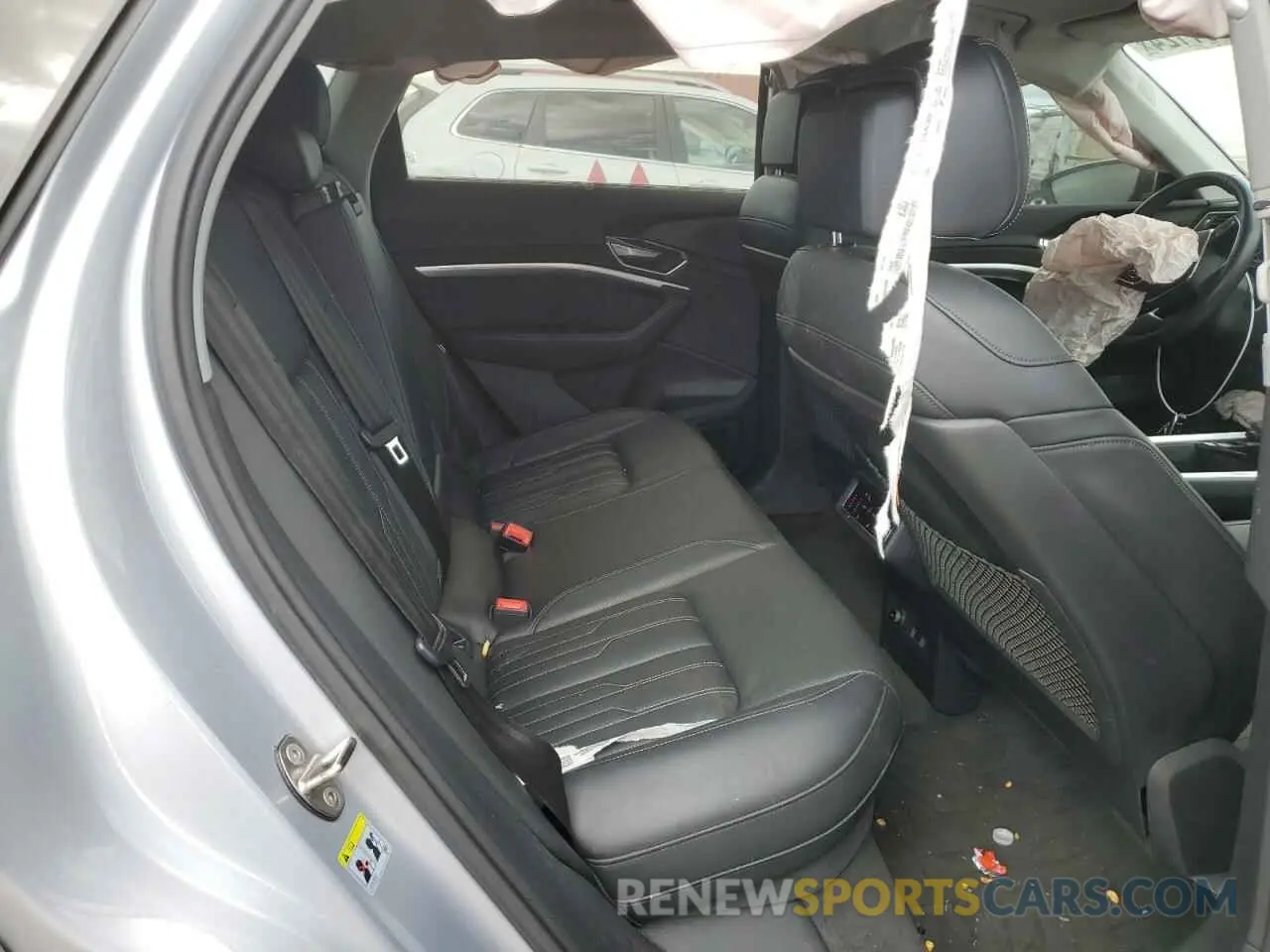 10 Photograph of a damaged car WA1VAAGEXKB024303 AUDI E-TRON 2019