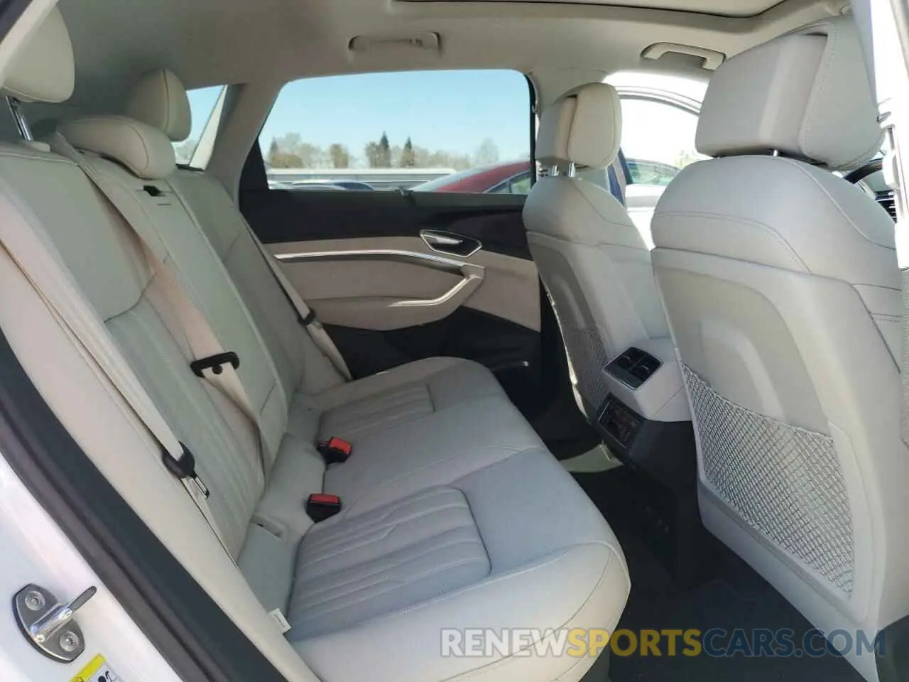 11 Photograph of a damaged car WA1VABGE0KB019407 AUDI E-TRON 2019