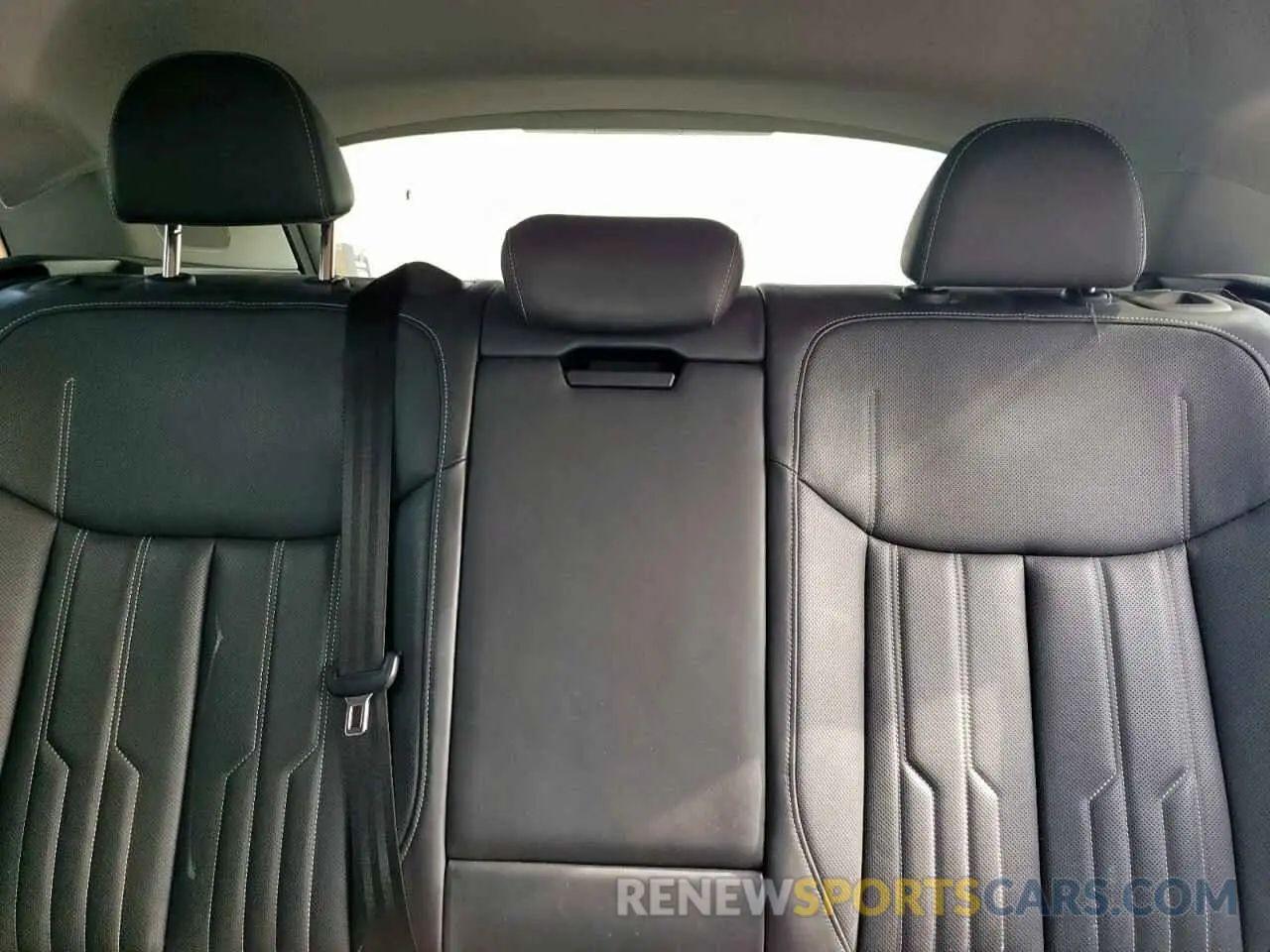10 Photograph of a damaged car WA1VABGE1KB013888 AUDI E-TRON 2019