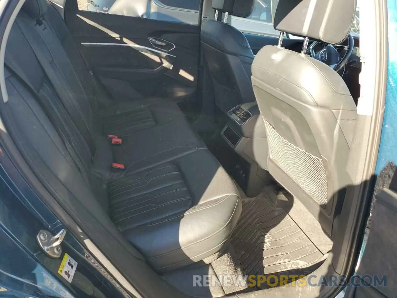 10 Photograph of a damaged car WA1VABGE3KB017294 AUDI E-TRON 2019