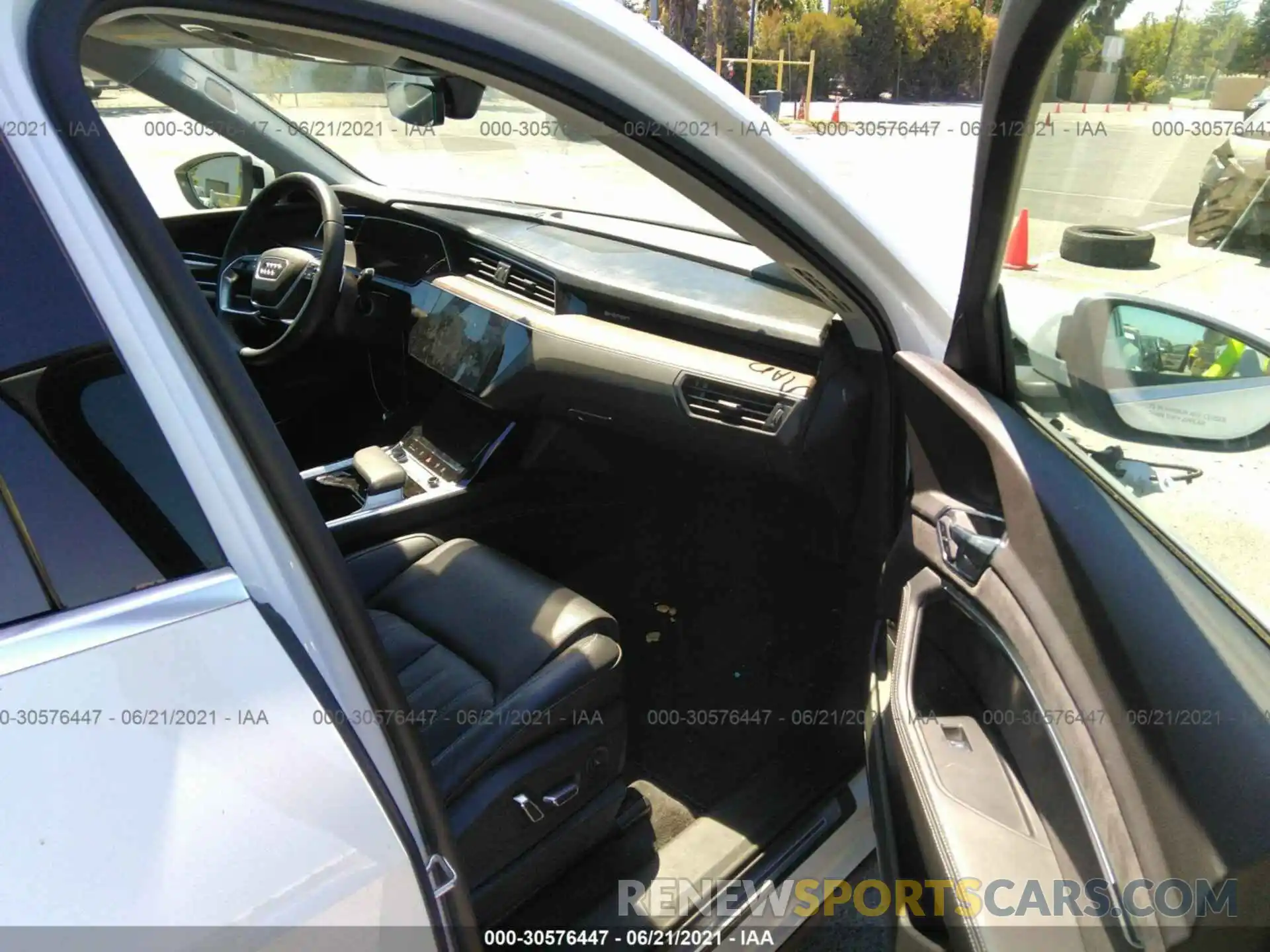 5 Photograph of a damaged car WA1VABGE5KB024215 AUDI E-TRON 2019