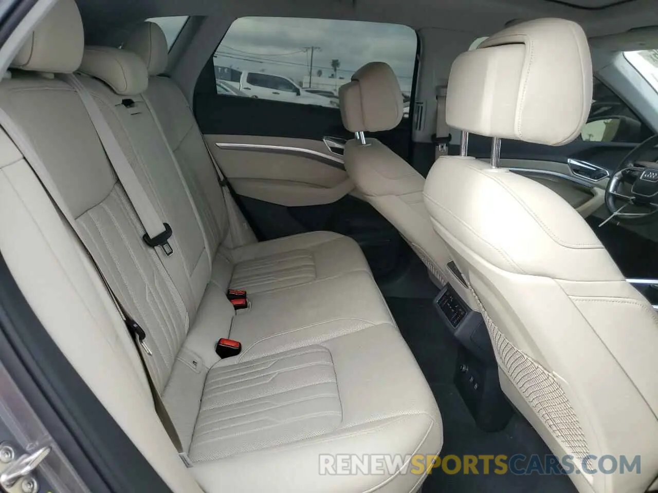 11 Photograph of a damaged car WA1VABGE6KB013000 AUDI E-TRON 2019