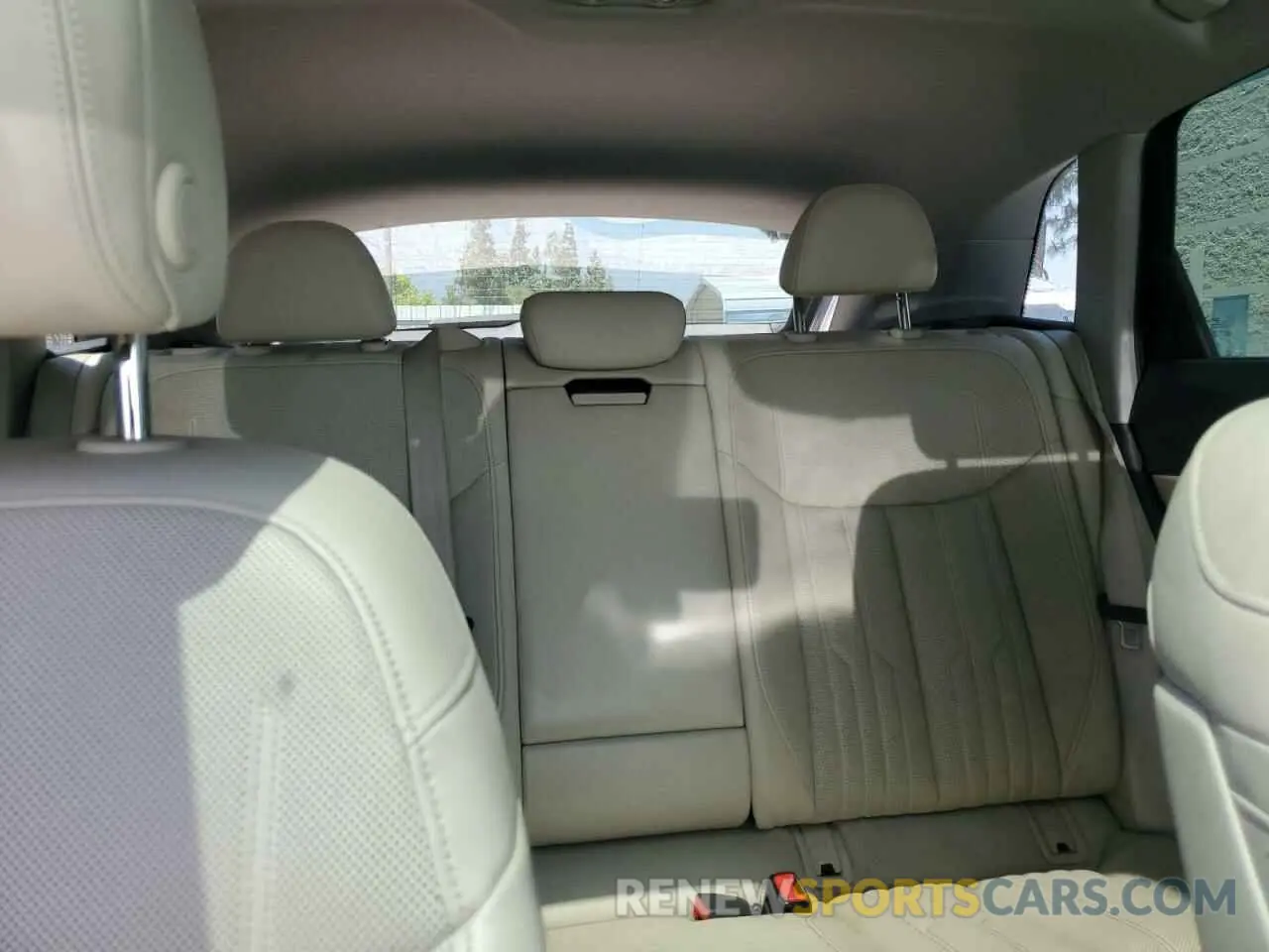 10 Photograph of a damaged car WA1VABGE8KB009661 AUDI E-TRON 2019