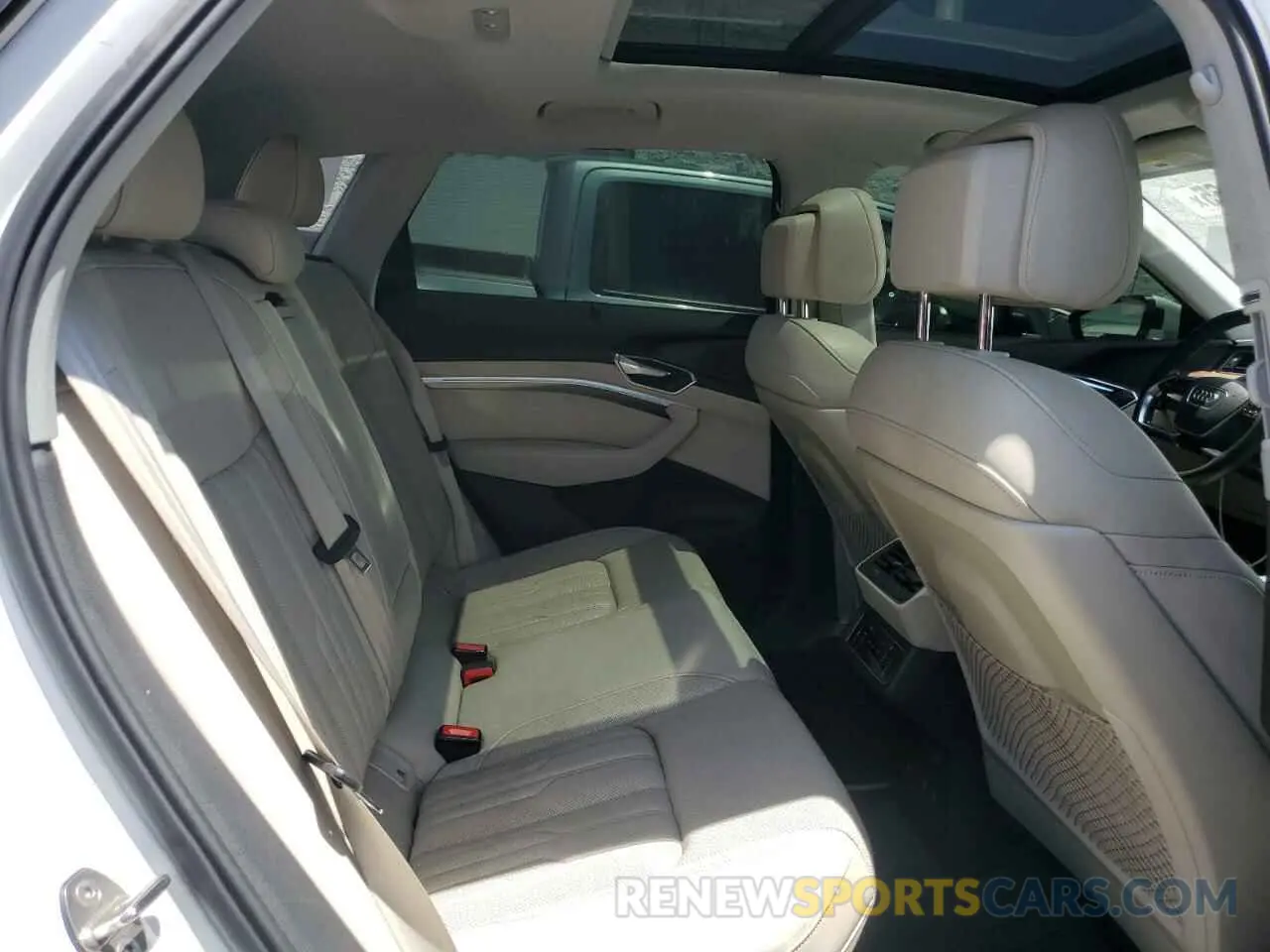 11 Photograph of a damaged car WA1VABGE8KB009661 AUDI E-TRON 2019