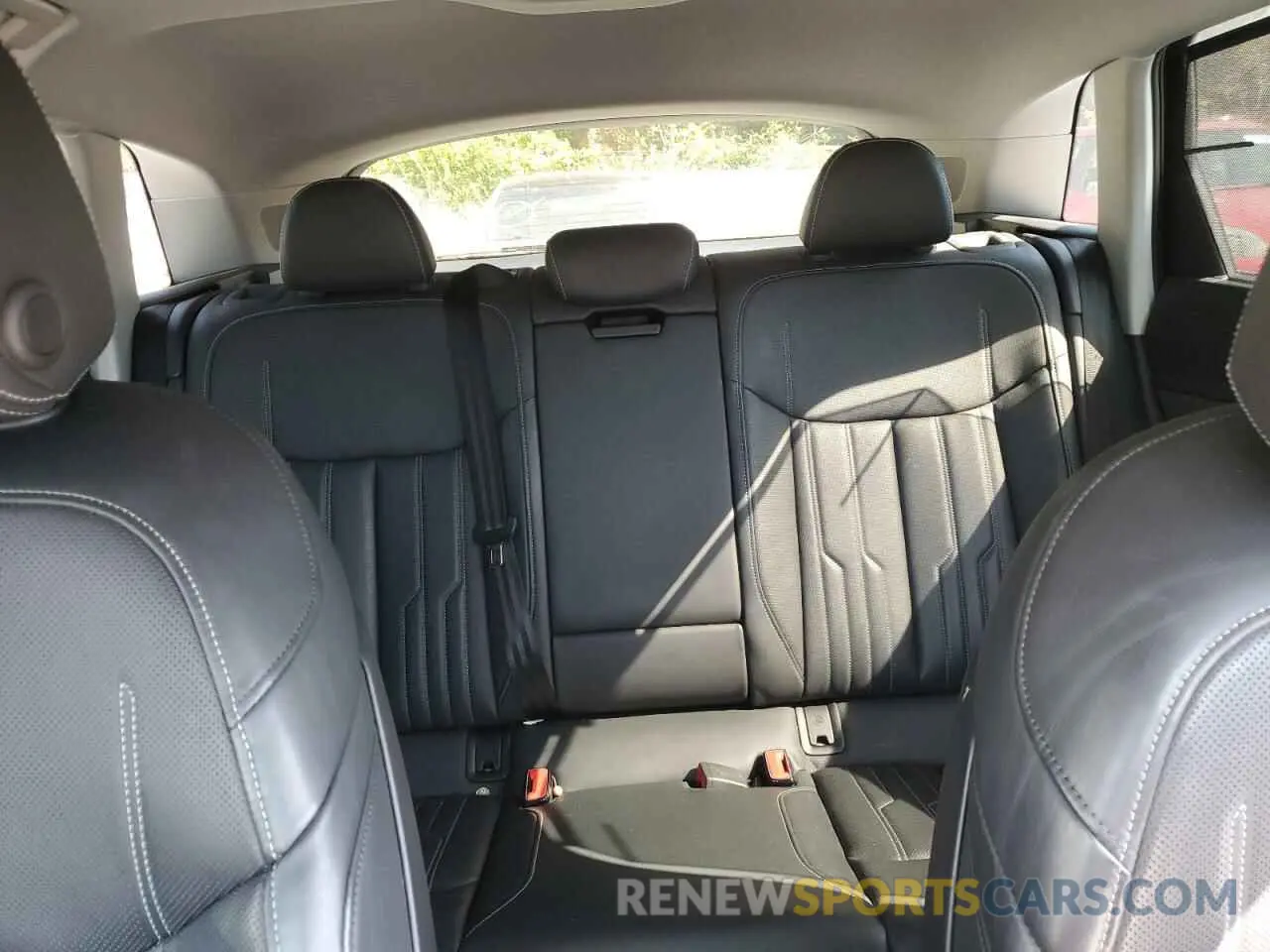 10 Photograph of a damaged car WA1VABGEXKB021715 AUDI E-TRON 2019