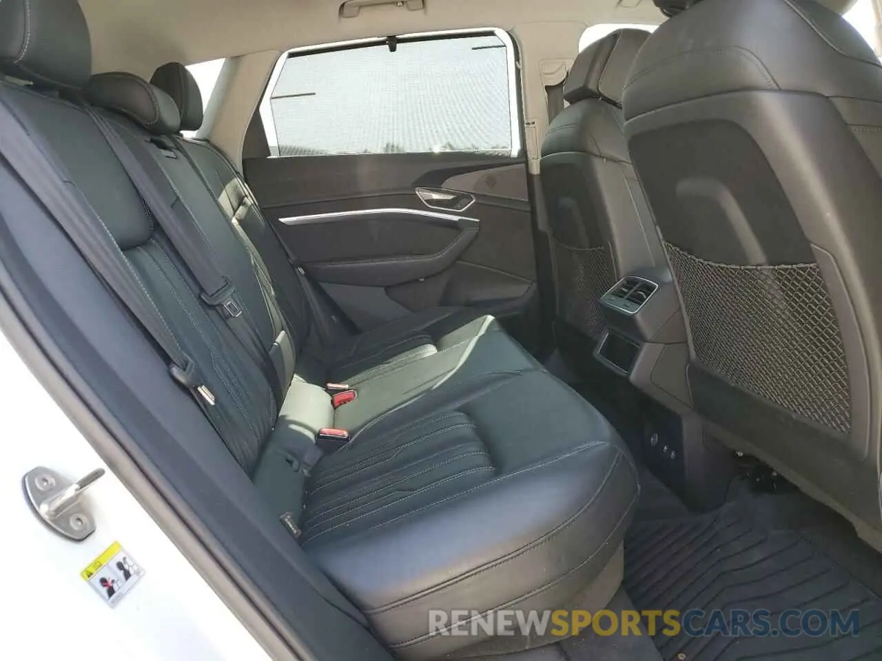 11 Photograph of a damaged car WA1VABGEXKB021715 AUDI E-TRON 2019