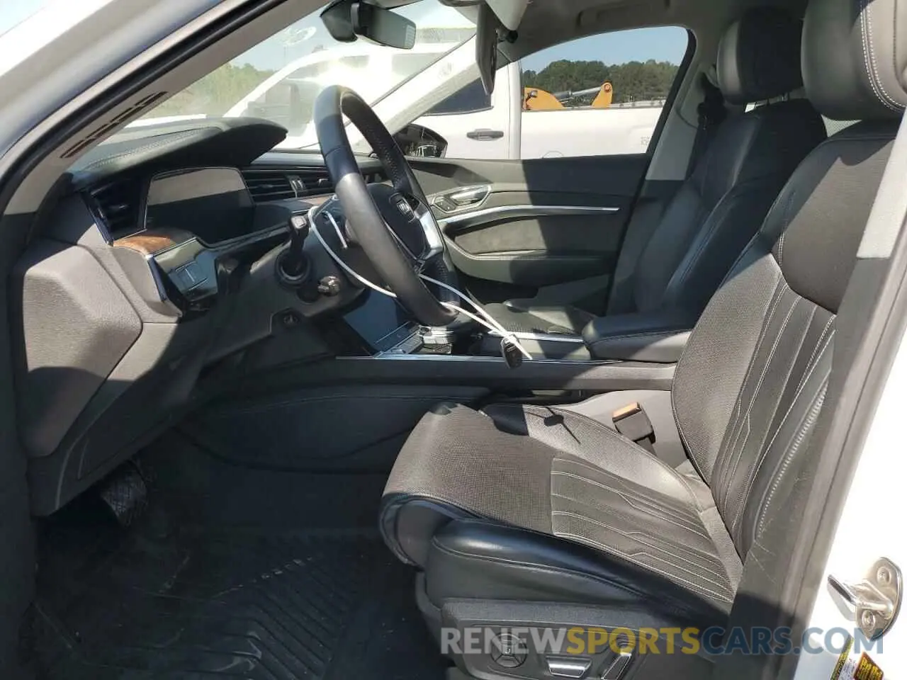 7 Photograph of a damaged car WA1VABGEXKB021715 AUDI E-TRON 2019