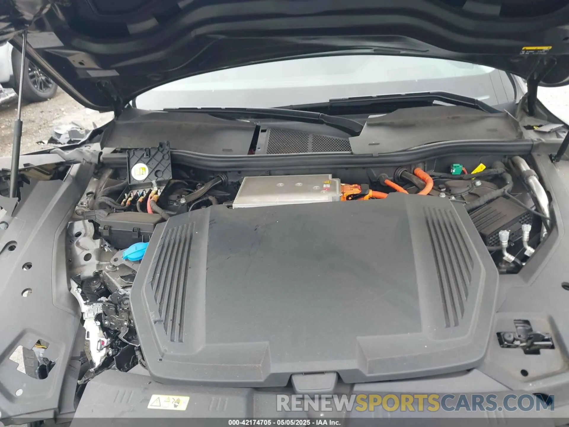 10 Photograph of a damaged car WA1VABGEXKB024680 AUDI E-TRON 2019