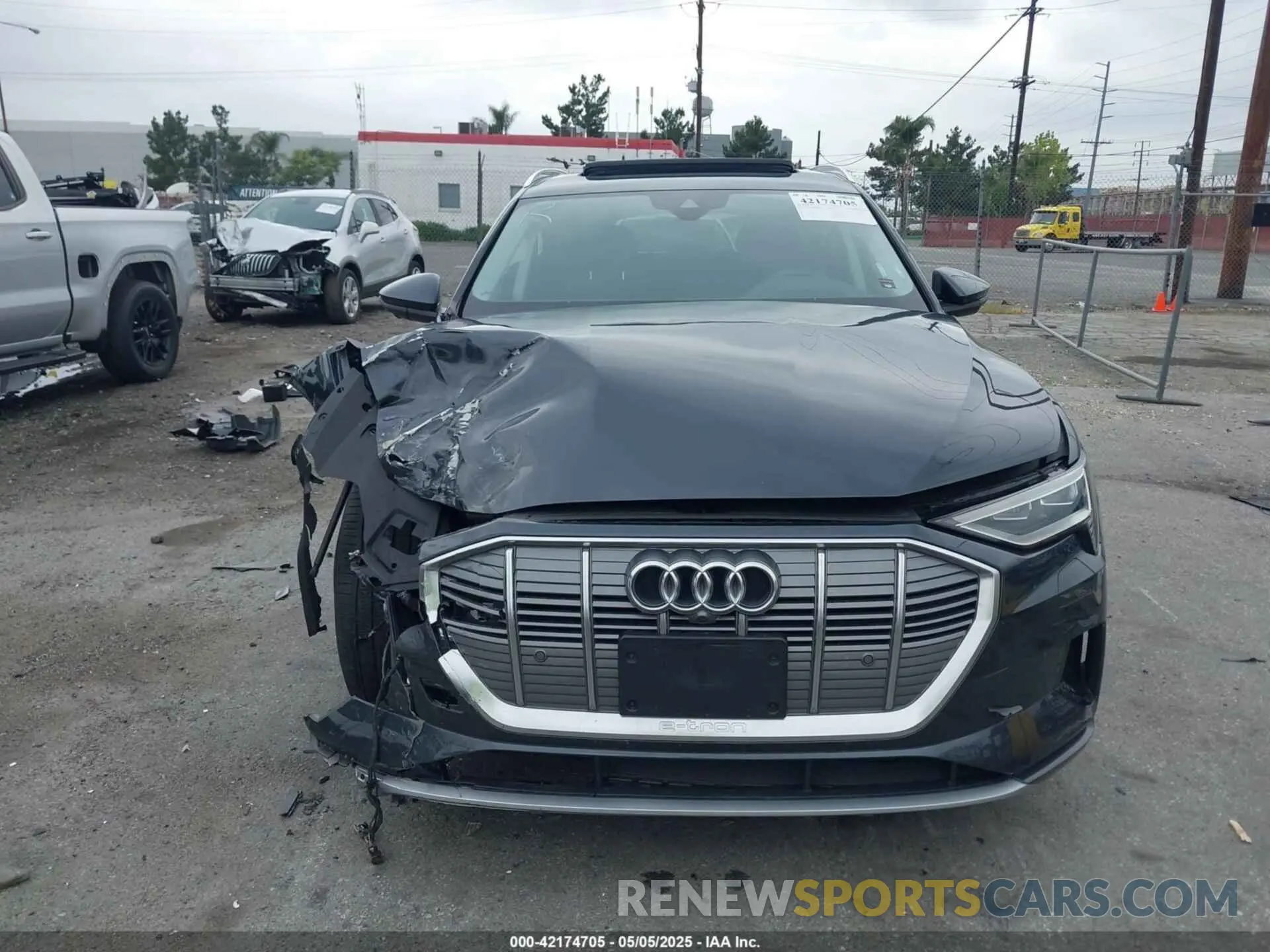12 Photograph of a damaged car WA1VABGEXKB024680 AUDI E-TRON 2019