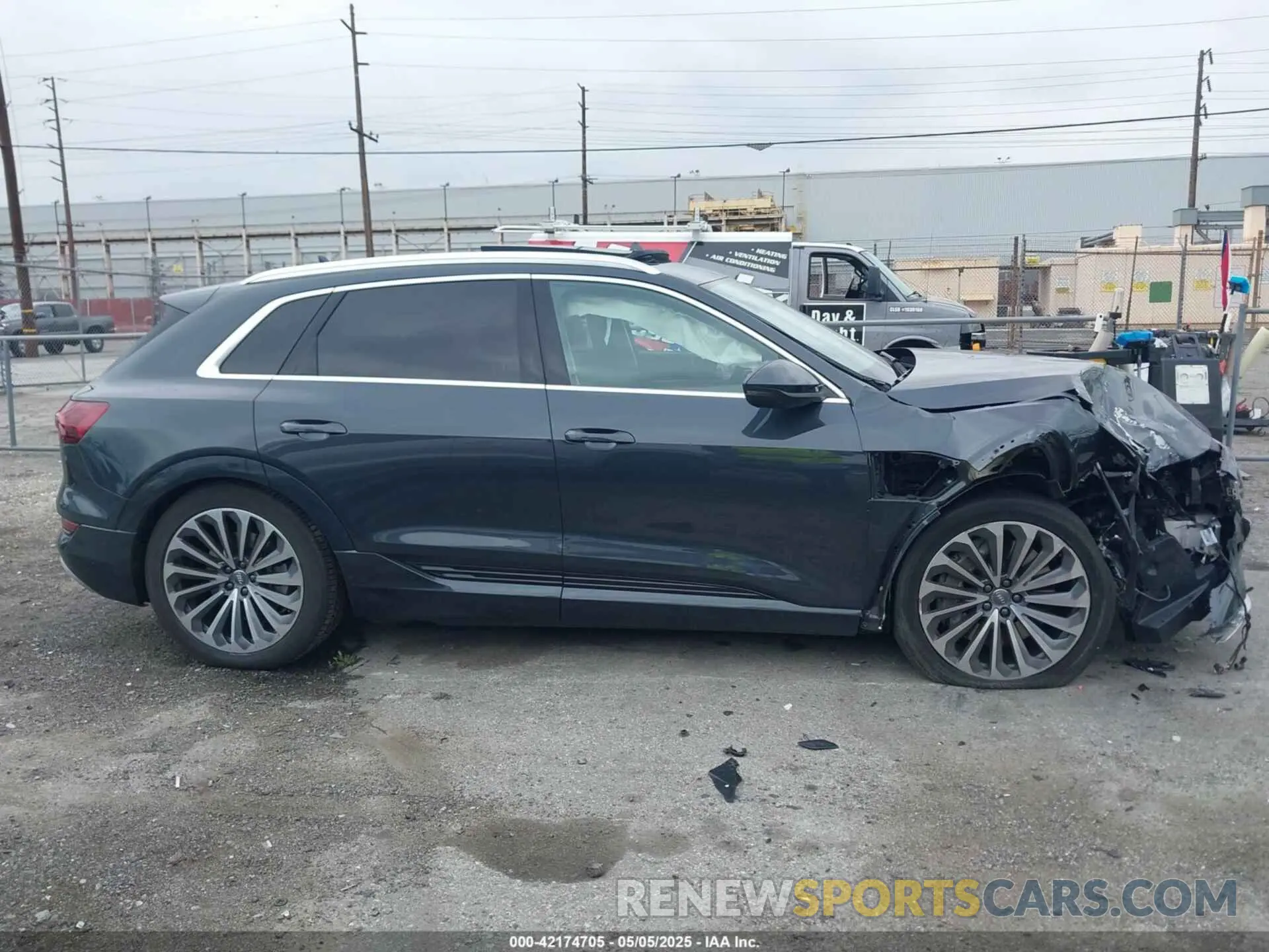 13 Photograph of a damaged car WA1VABGEXKB024680 AUDI E-TRON 2019