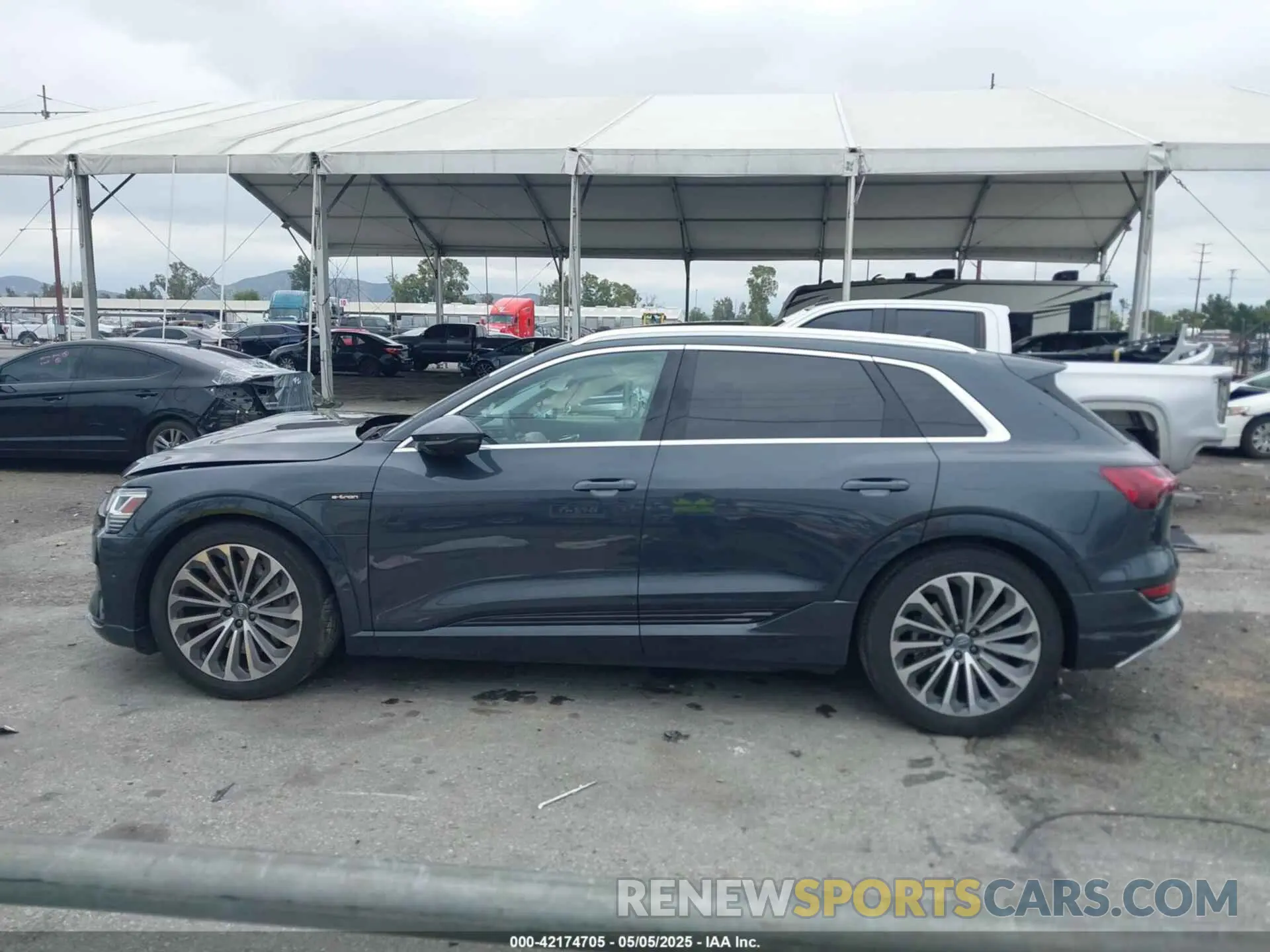 14 Photograph of a damaged car WA1VABGEXKB024680 AUDI E-TRON 2019