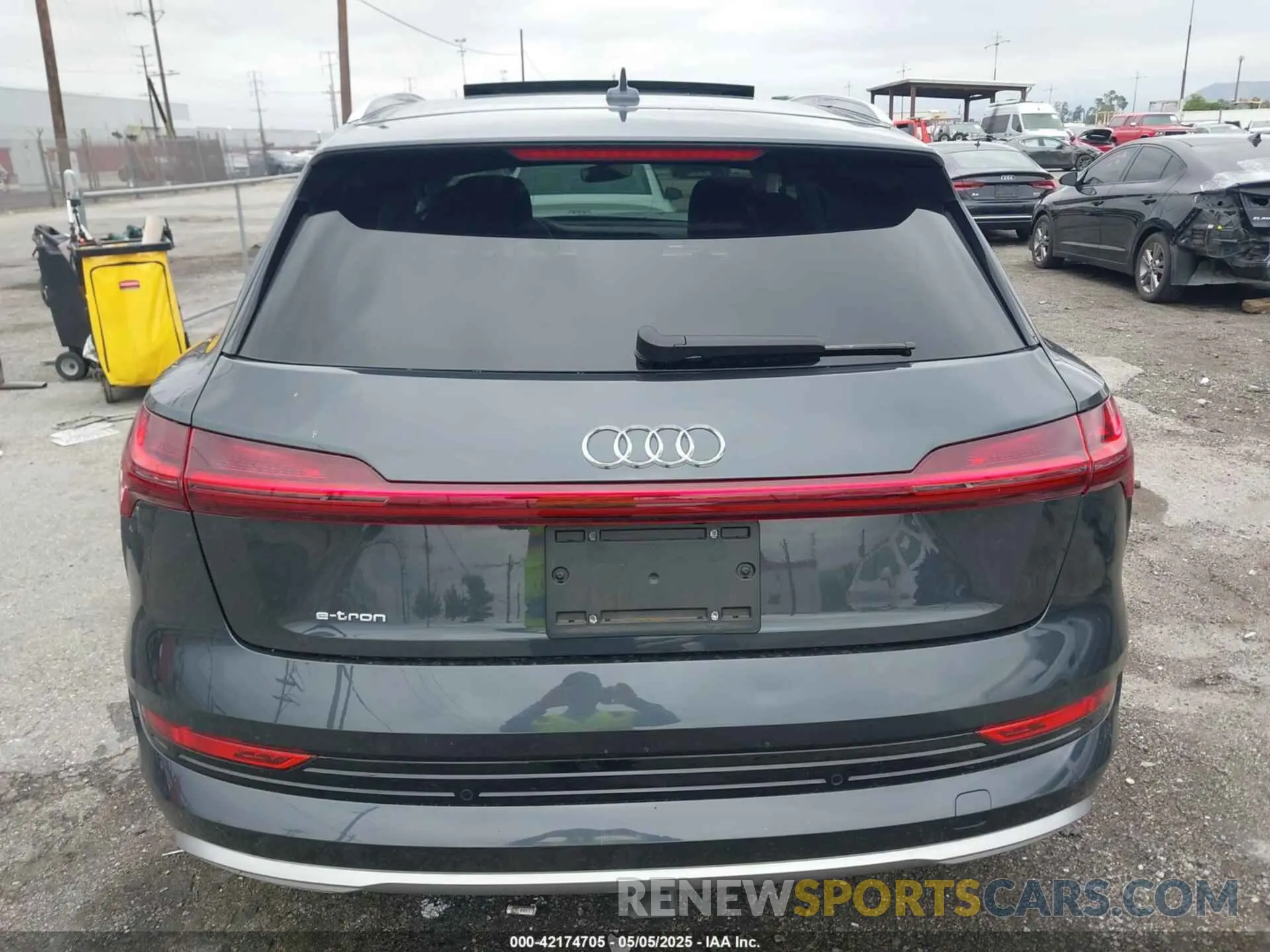 16 Photograph of a damaged car WA1VABGEXKB024680 AUDI E-TRON 2019