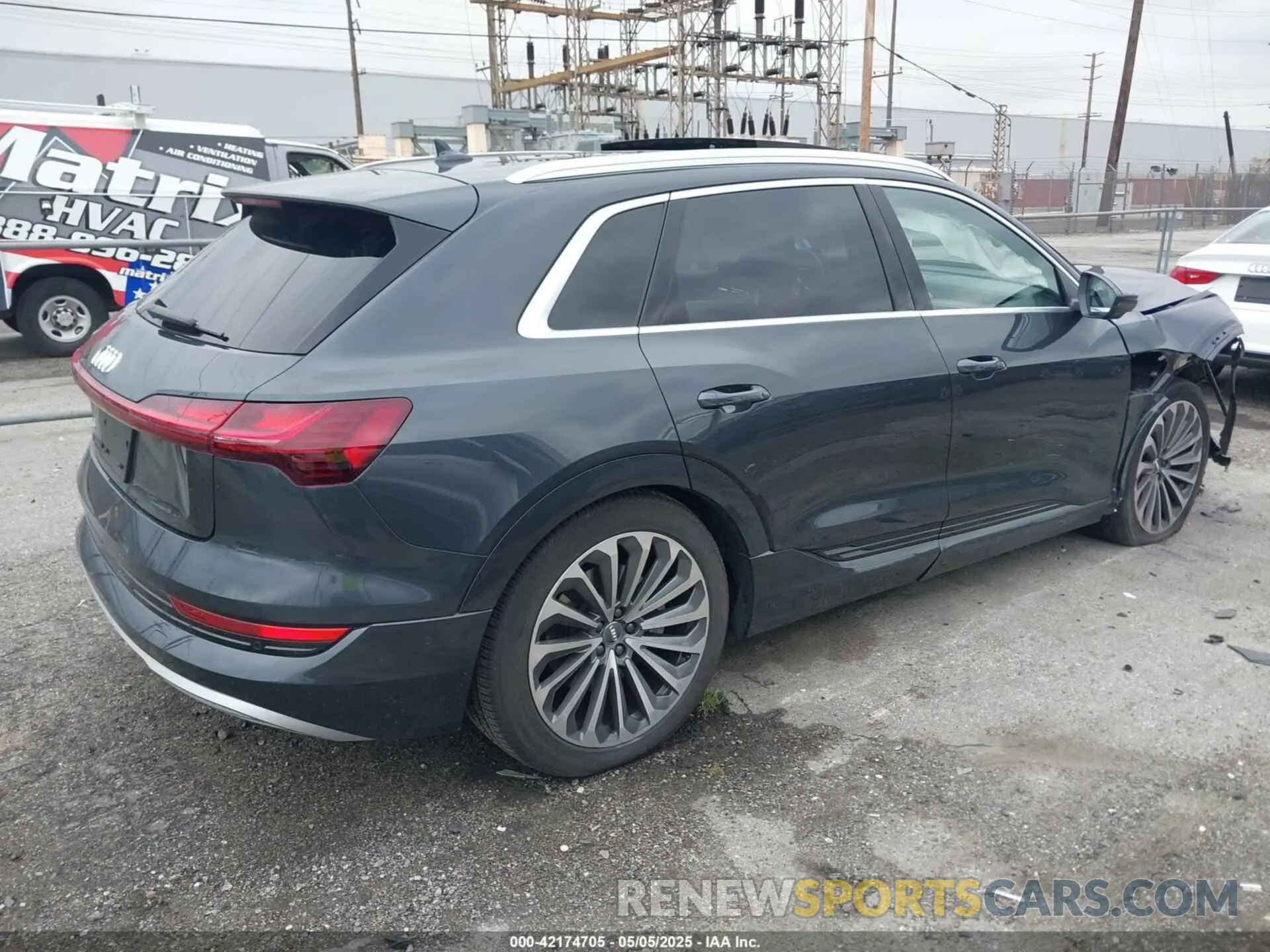 4 Photograph of a damaged car WA1VABGEXKB024680 AUDI E-TRON 2019
