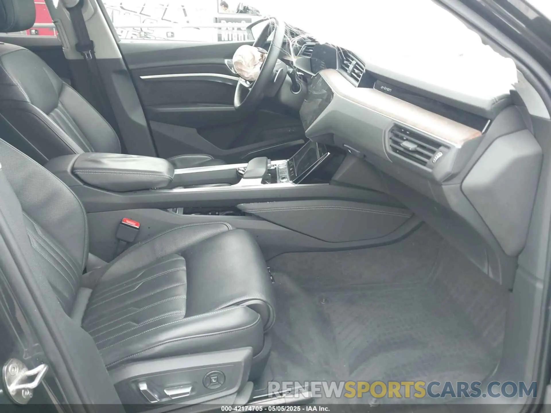 5 Photograph of a damaged car WA1VABGEXKB024680 AUDI E-TRON 2019