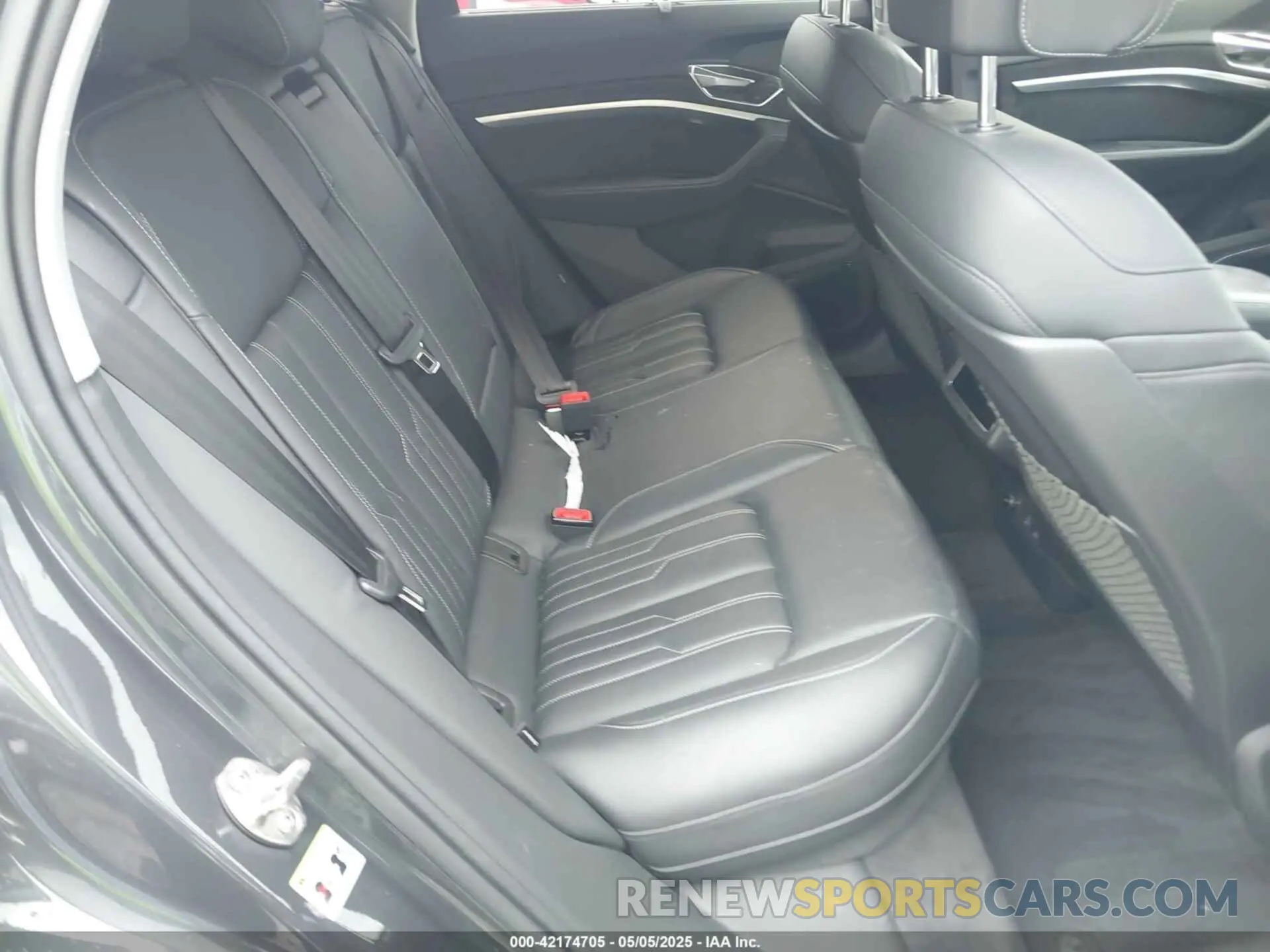 8 Photograph of a damaged car WA1VABGEXKB024680 AUDI E-TRON 2019