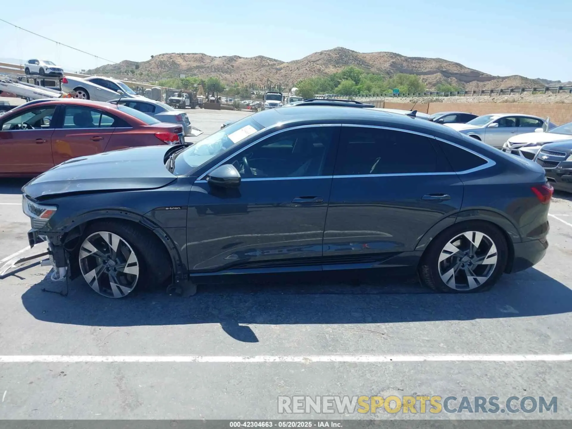 14 Photograph of a damaged car WA12ABGEXLB035392 AUDI E-TRON 2020