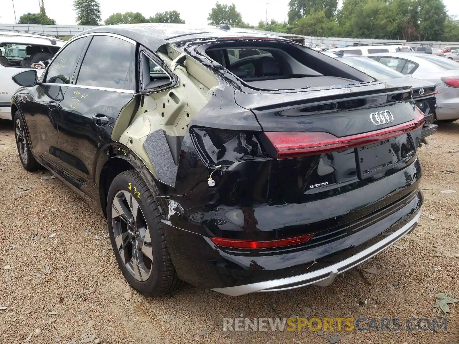 3 Photograph of a damaged car WA11AAGE0MB010749 AUDI E-TRON 2021