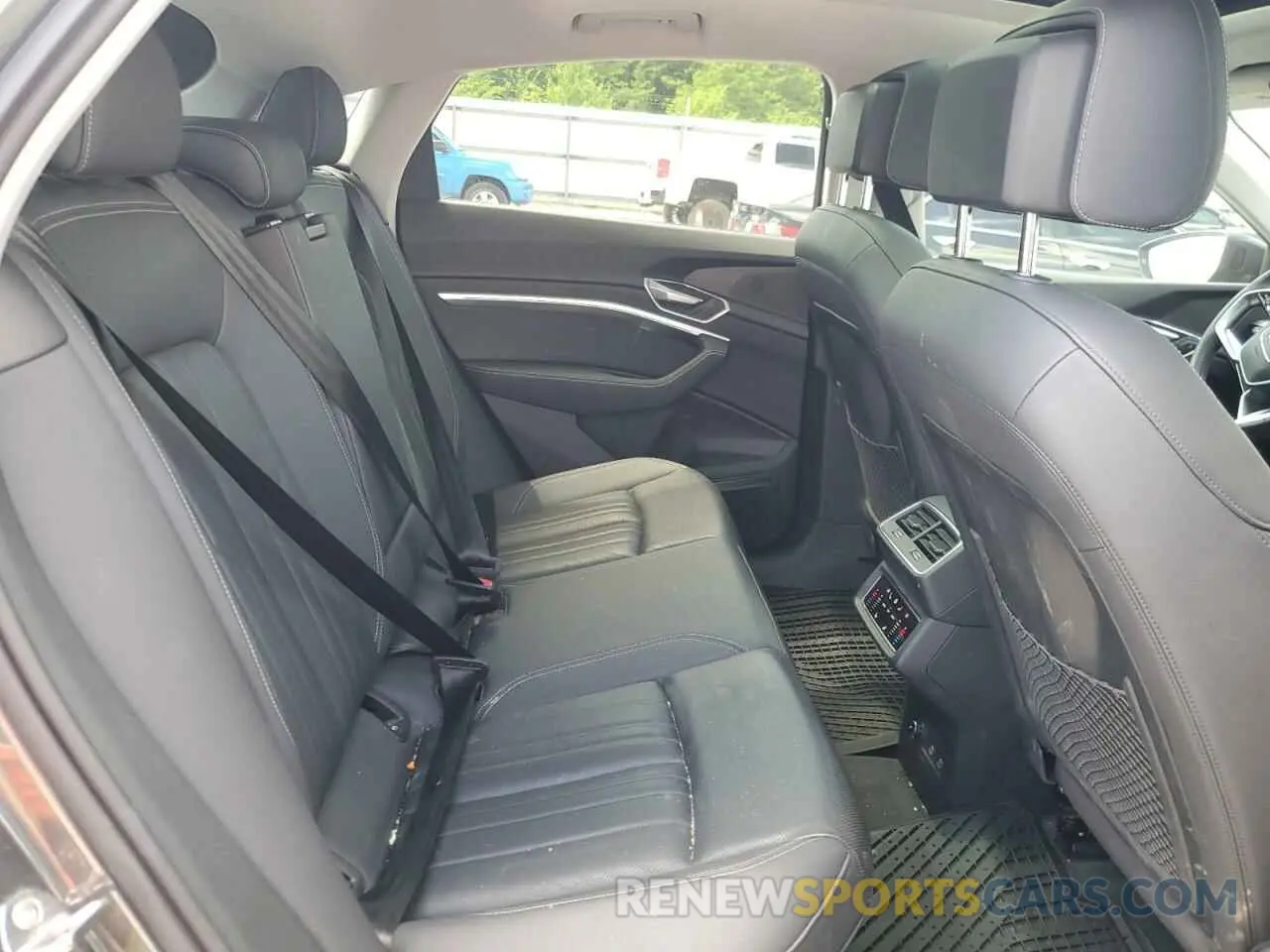 10 Photograph of a damaged car WA12AAGE1MB039861 AUDI E-TRON 2021