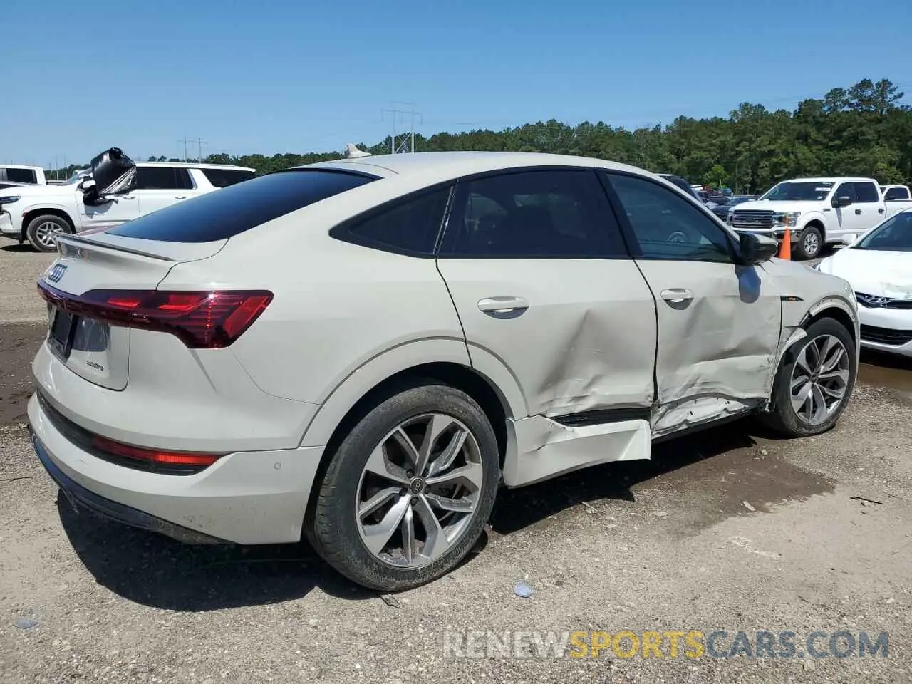 3 Photograph of a damaged car WA12AAGE3MB013620 AUDI E-TRON 2021