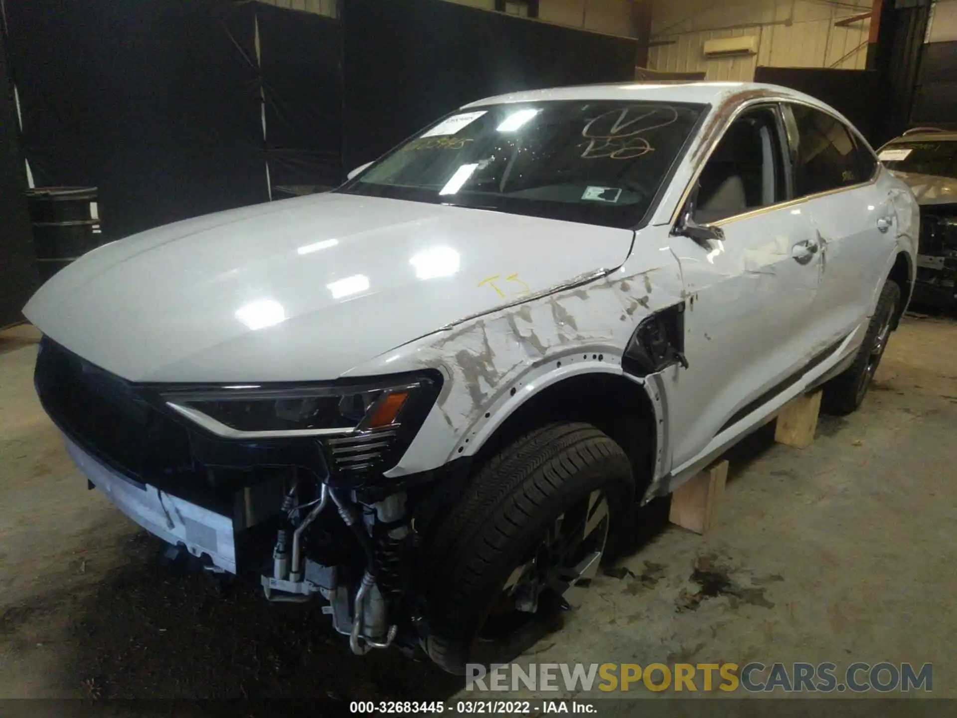 6 Photograph of a damaged car WA12AAGE9MB023276 AUDI E-TRON 2021