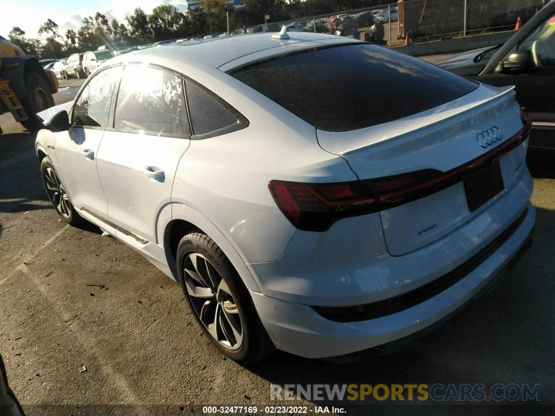 3 Photograph of a damaged car WA12AAGEXMB001092 AUDI E-TRON 2021