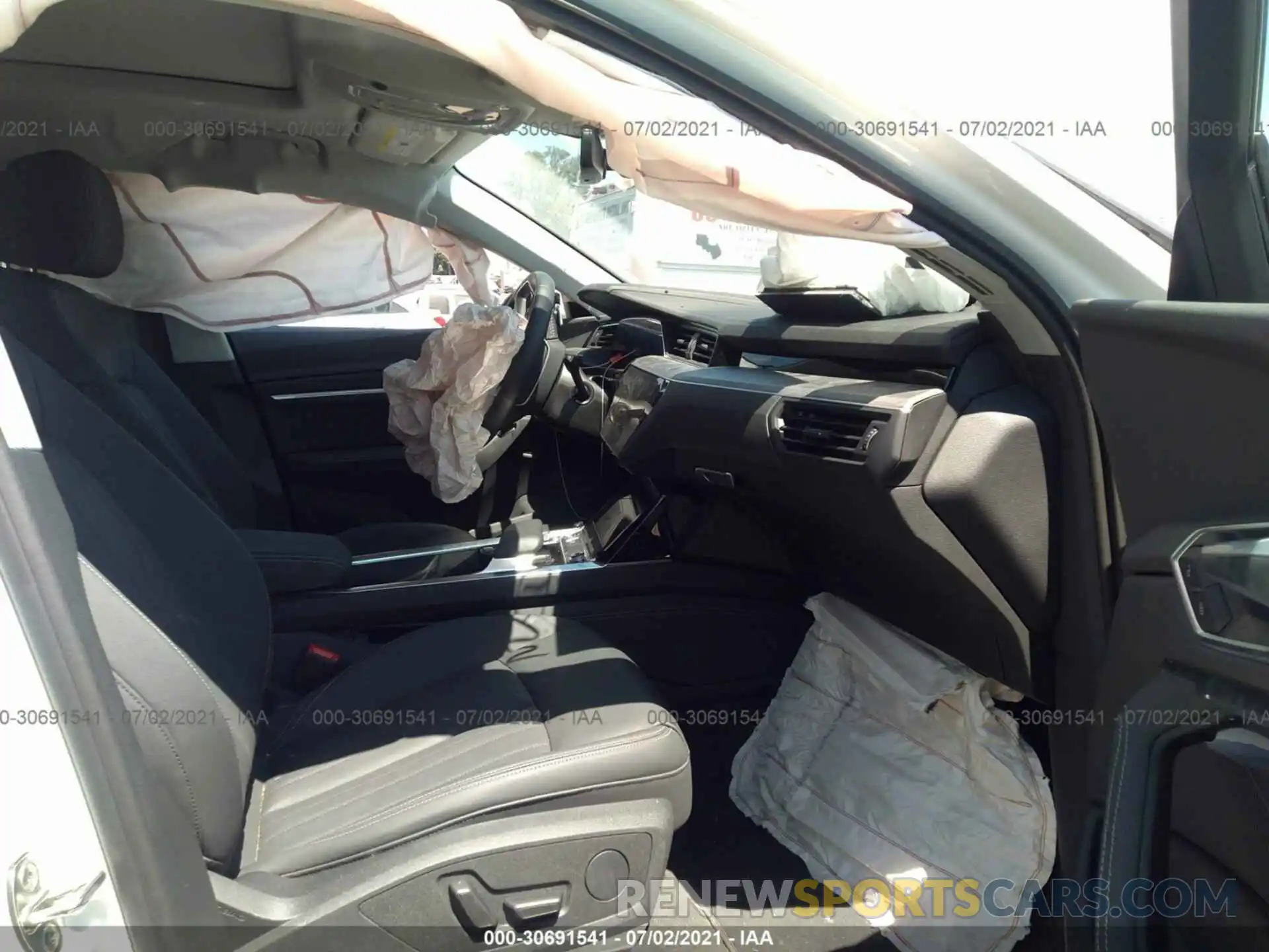 5 Photograph of a damaged car WA1AAAGE5MB013274 AUDI E-TRON 2021