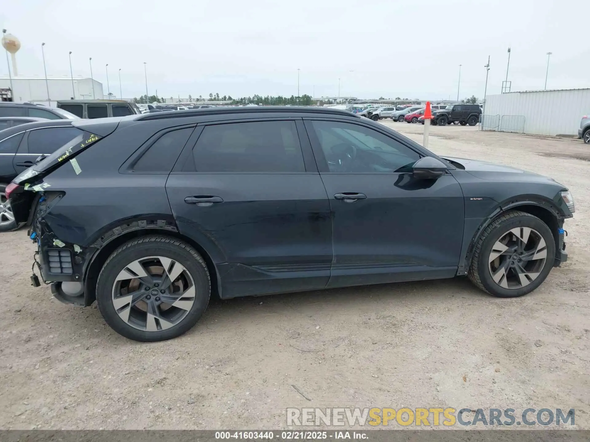 14 Photograph of a damaged car WA1AAAGE6MB027927 AUDI E-TRON 2021