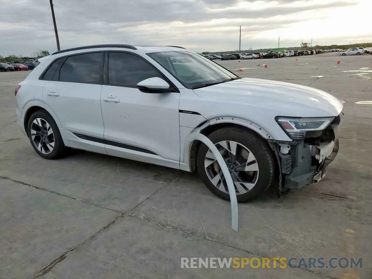 4 Photograph of a damaged car WA1AAAGE7MB023949 AUDI E-TRON 2021