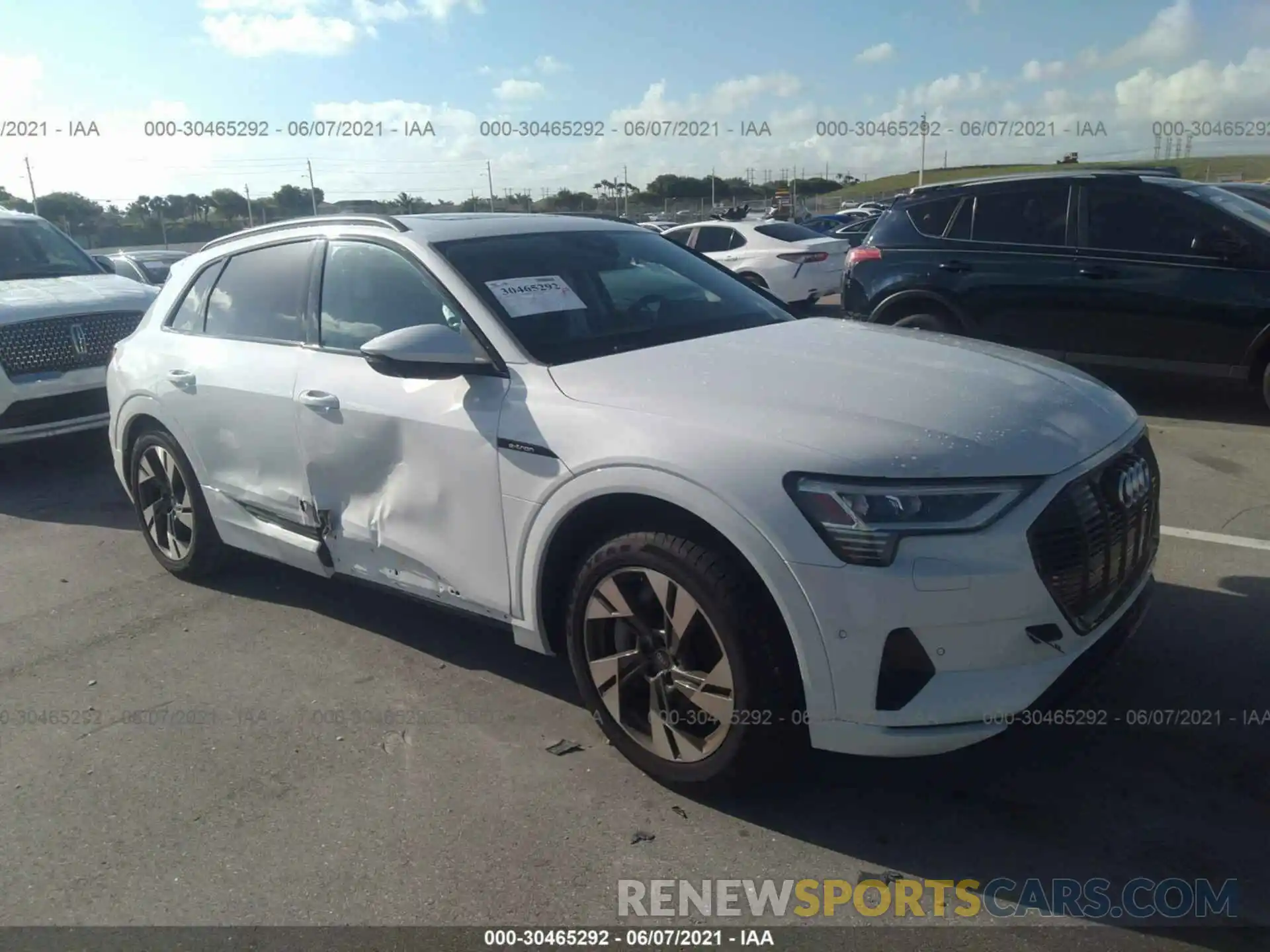 1 Photograph of a damaged car WA1AAAGE9MB009597 AUDI E-TRON 2021