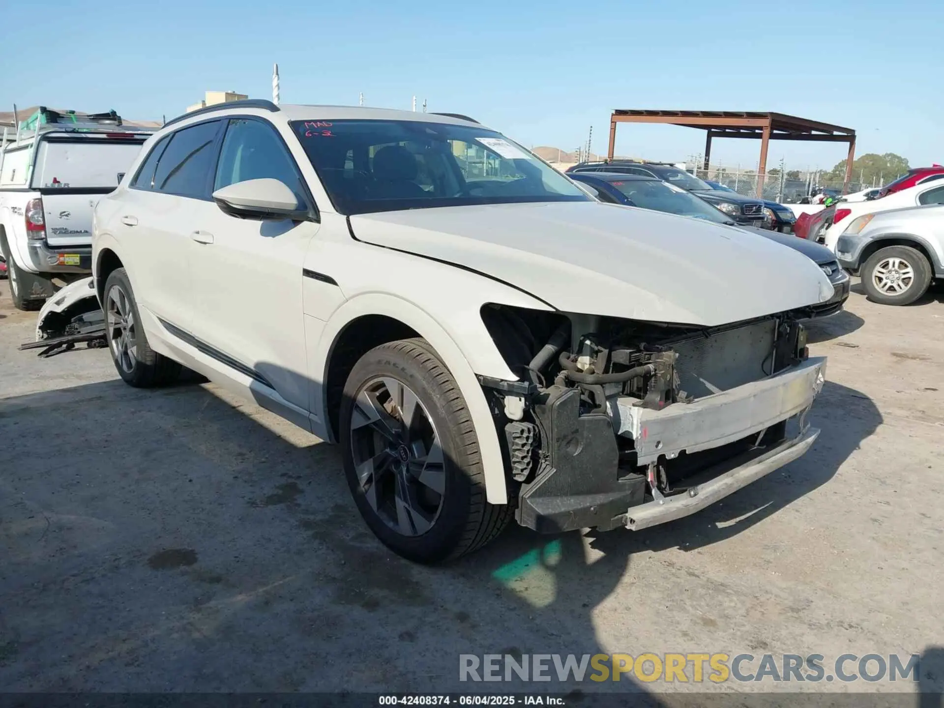 1 Photograph of a damaged car WA1AAAGEXMB037098 AUDI E-TRON 2021