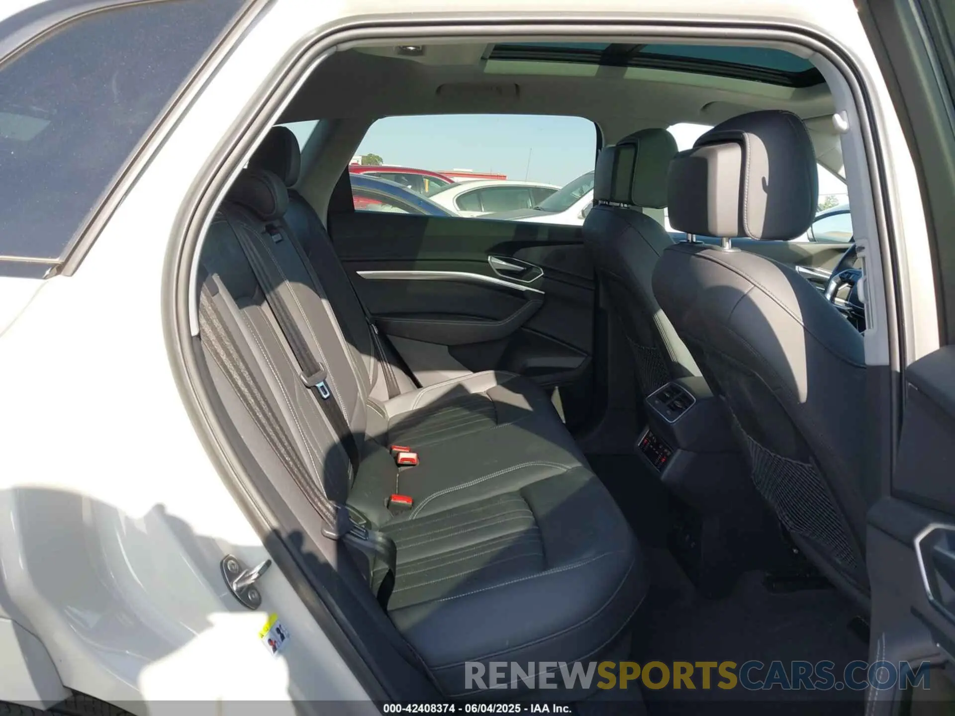 8 Photograph of a damaged car WA1AAAGEXMB037098 AUDI E-TRON 2021