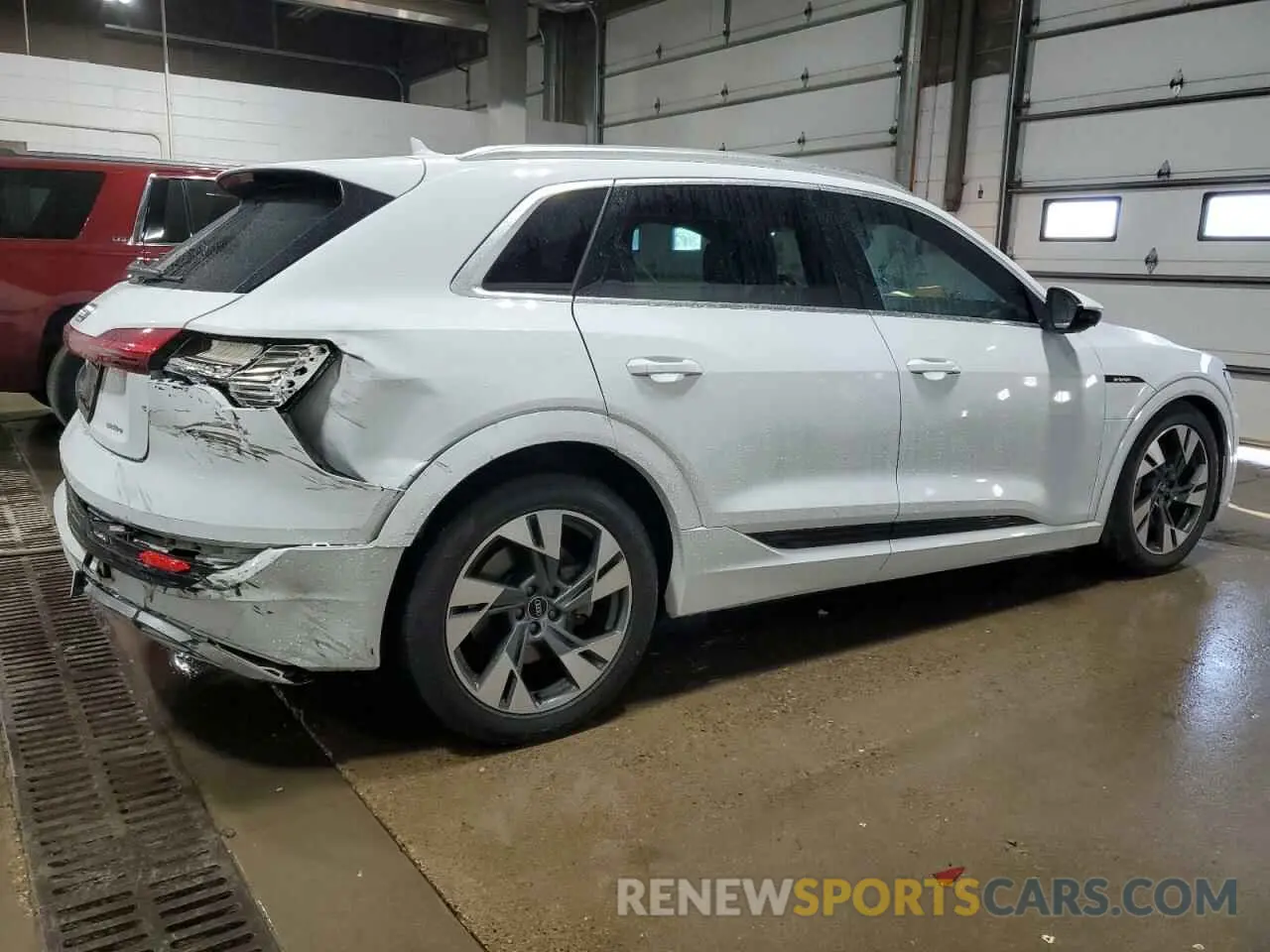 3 Photograph of a damaged car WA1AABGE5MB005200 AUDI E-TRON 2021
