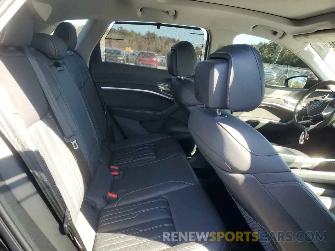 11 Photograph of a damaged car WA1VAAGE3MB020015 AUDI E-TRON 2021