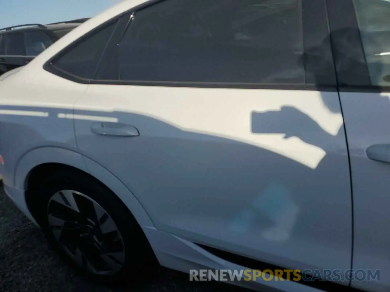 11 Photograph of a damaged car WA11AAGE9NB028216 AUDI E-TRON 2022