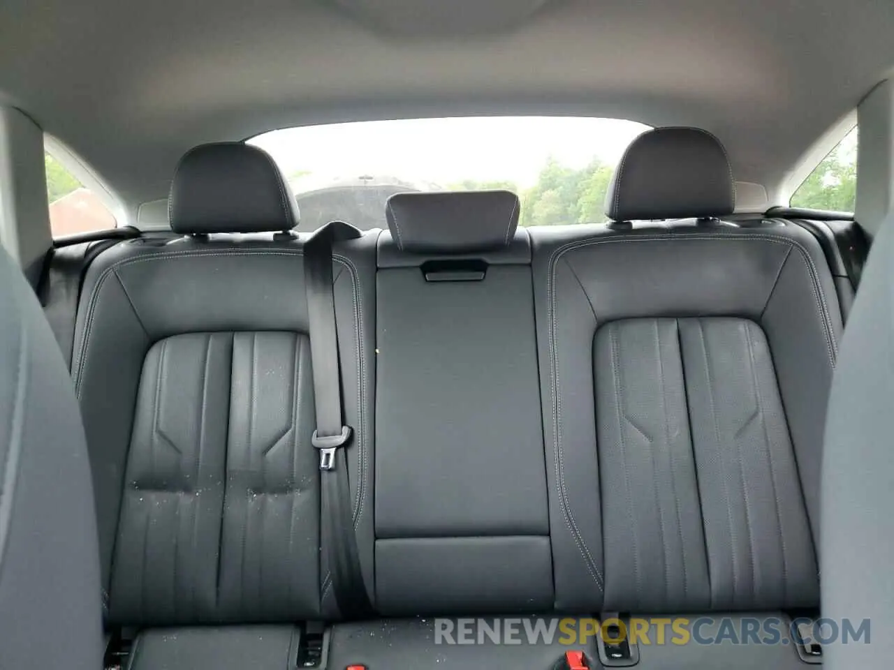 10 Photograph of a damaged car WA12AAGE7NB007093 AUDI E-TRON 2022