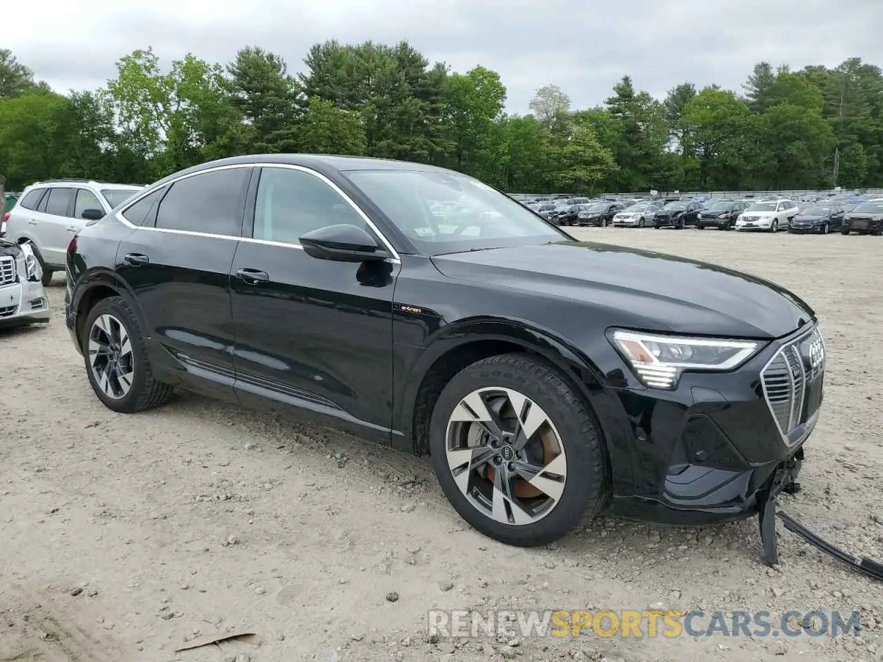 4 Photograph of a damaged car WA12AAGE7NB007093 AUDI E-TRON 2022