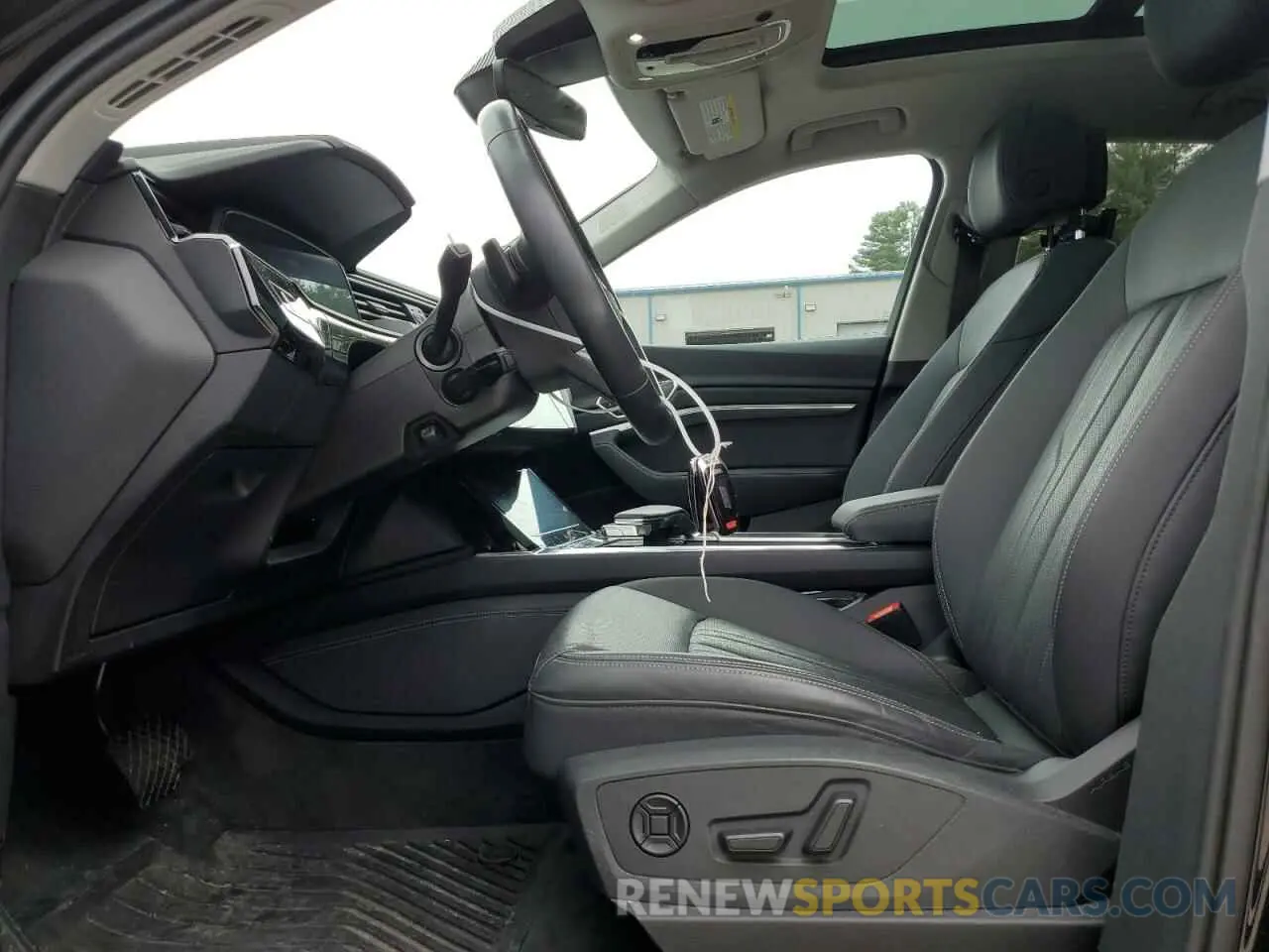 7 Photograph of a damaged car WA12AAGE7NB007093 AUDI E-TRON 2022