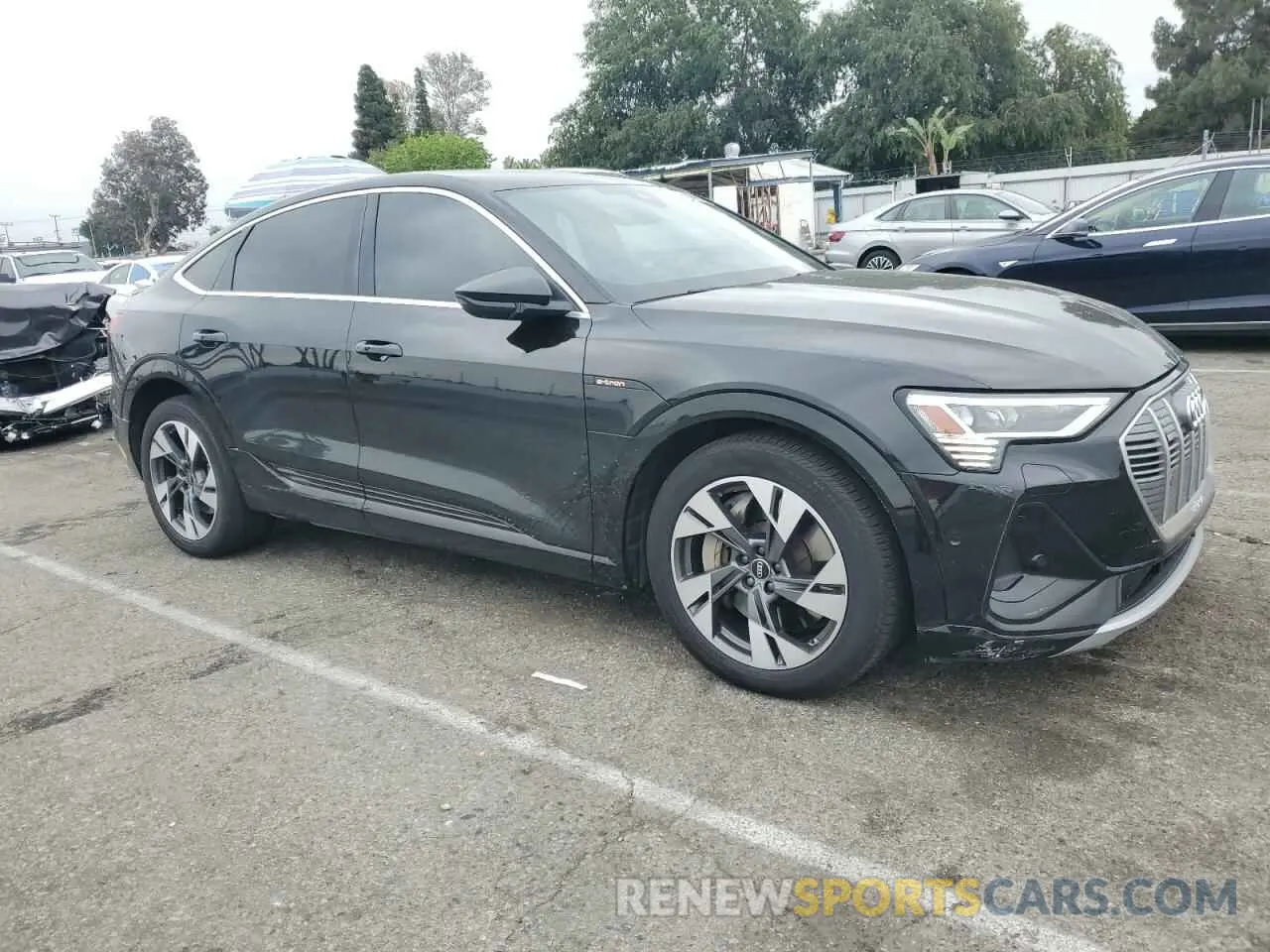 4 Photograph of a damaged car WA12AAGE7NB032155 AUDI E-TRON 2022