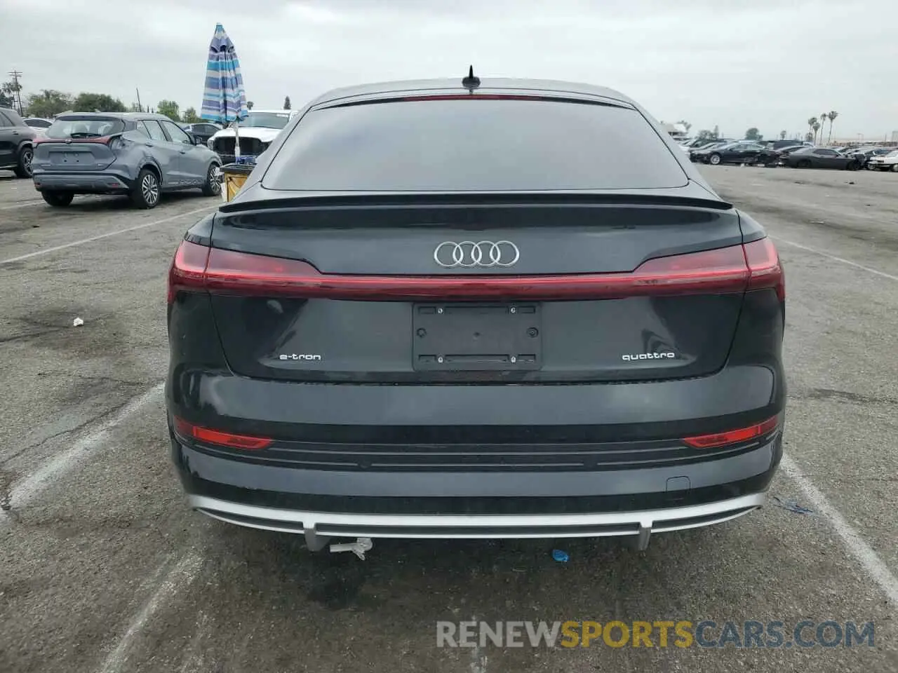 6 Photograph of a damaged car WA12AAGE7NB032155 AUDI E-TRON 2022