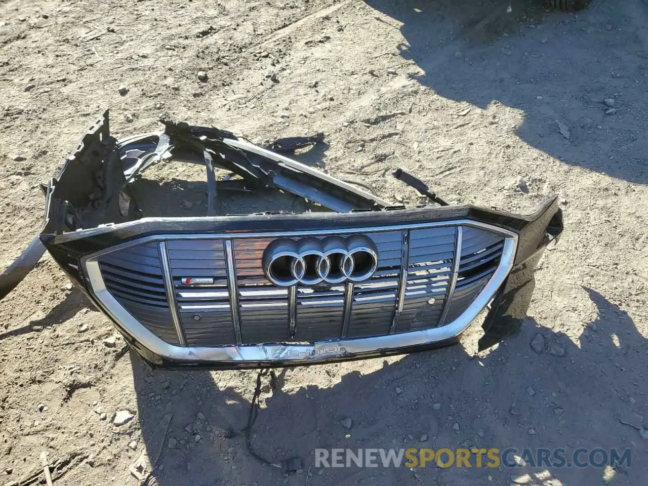 13 Photograph of a damaged car WA12ABGE8NB022921 AUDI E-TRON 2022