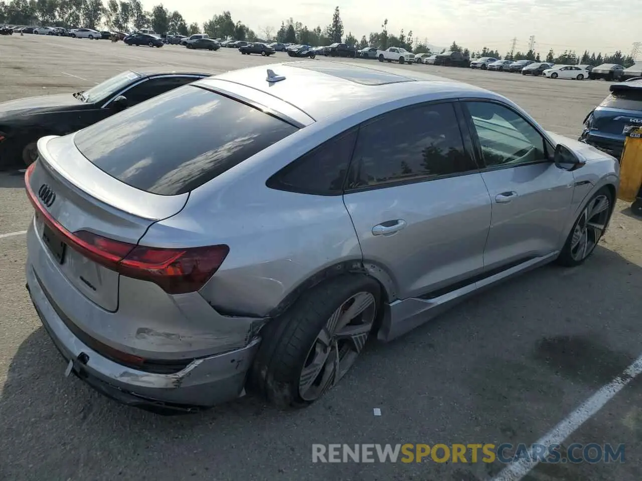 3 Photograph of a damaged car WA13AAGE5NB036340 AUDI E-TRON 2022