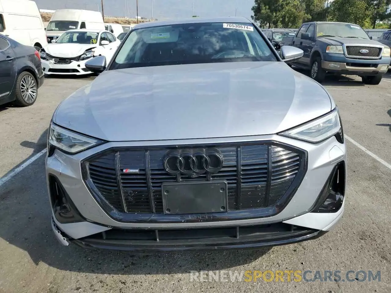 5 Photograph of a damaged car WA13AAGE5NB036340 AUDI E-TRON 2022