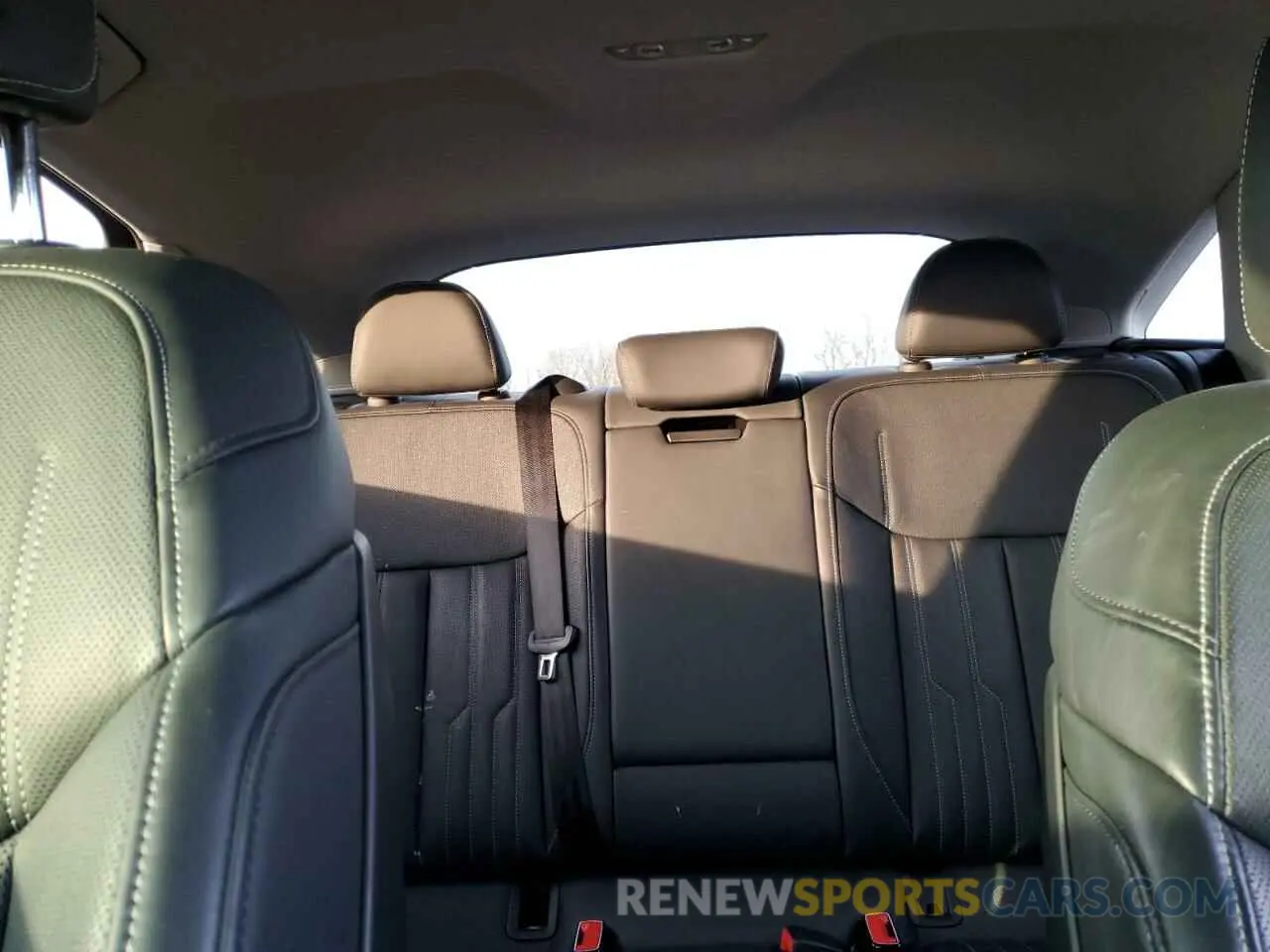 10 Photograph of a damaged car WA13ABGE3NB019543 AUDI E-TRON 2022
