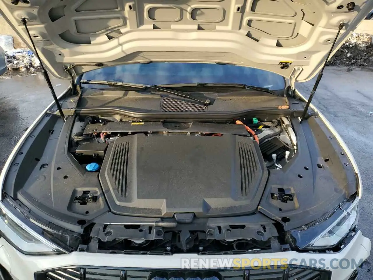 12 Photograph of a damaged car WA13ABGE3NB019543 AUDI E-TRON 2022