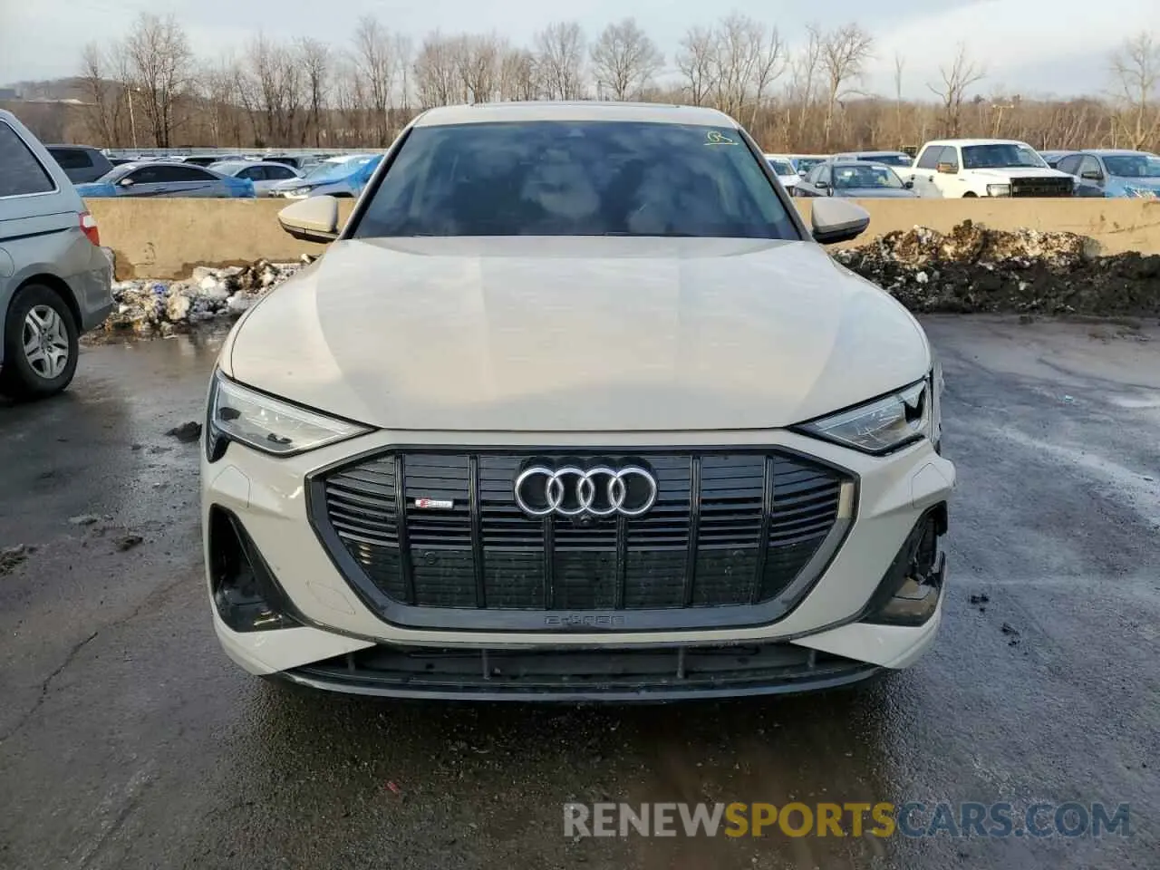 5 Photograph of a damaged car WA13ABGE3NB019543 AUDI E-TRON 2022