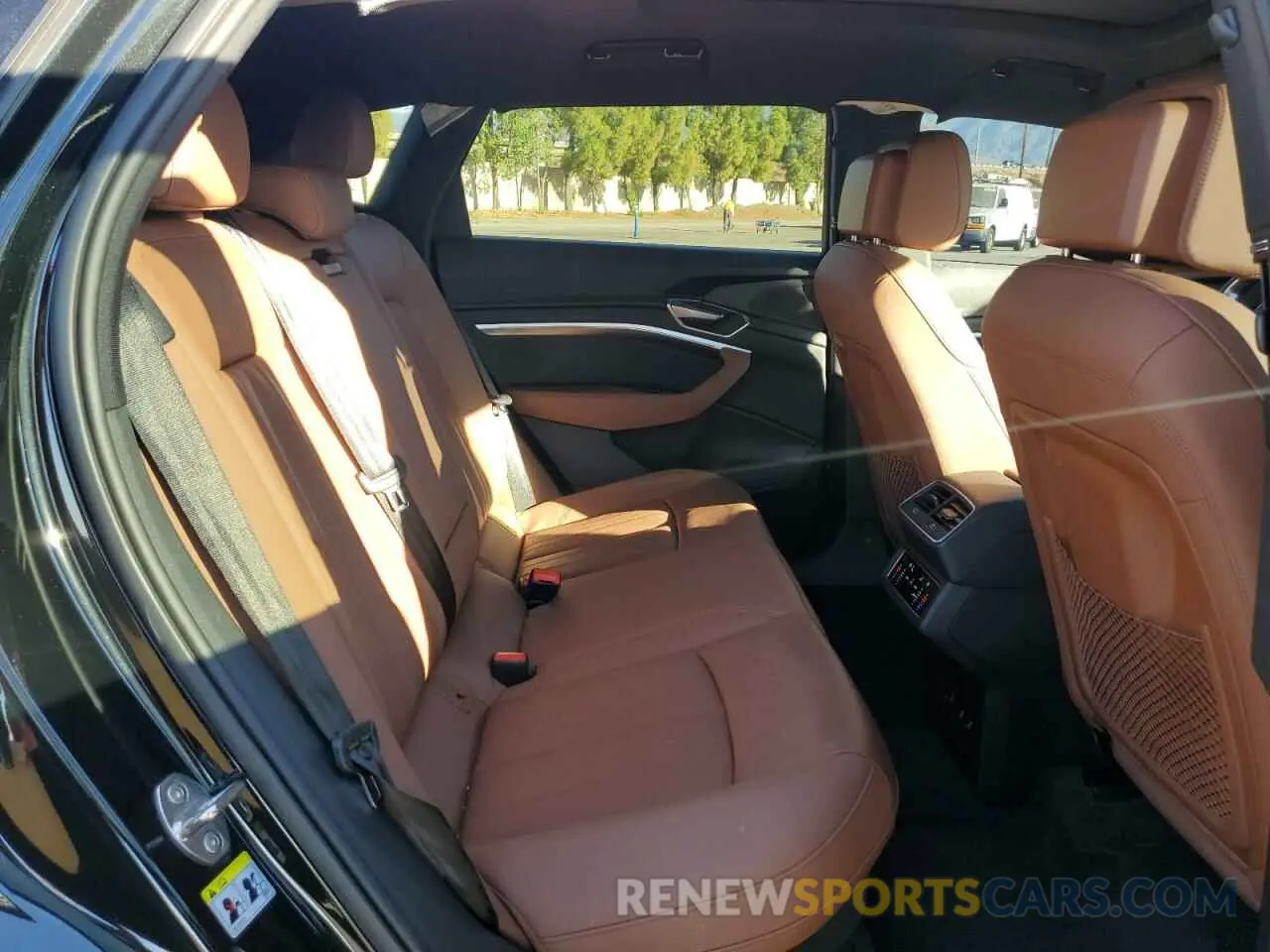 11 Photograph of a damaged car WA1AAAGE0NB028153 AUDI E-TRON 2022