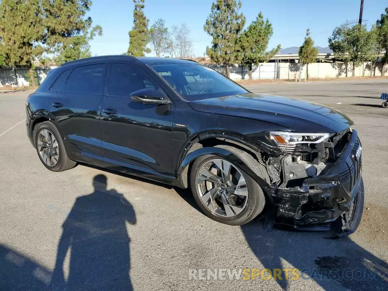 4 Photograph of a damaged car WA1AAAGE0NB028153 AUDI E-TRON 2022
