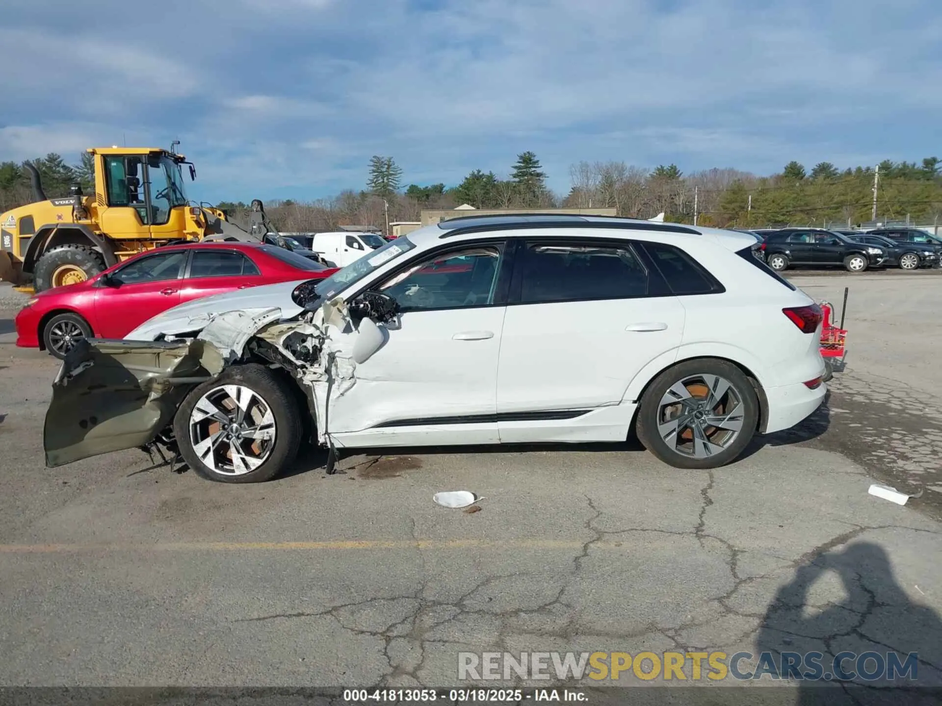 14 Photograph of a damaged car WA1AAAGE2NB040546 AUDI E-TRON 2022