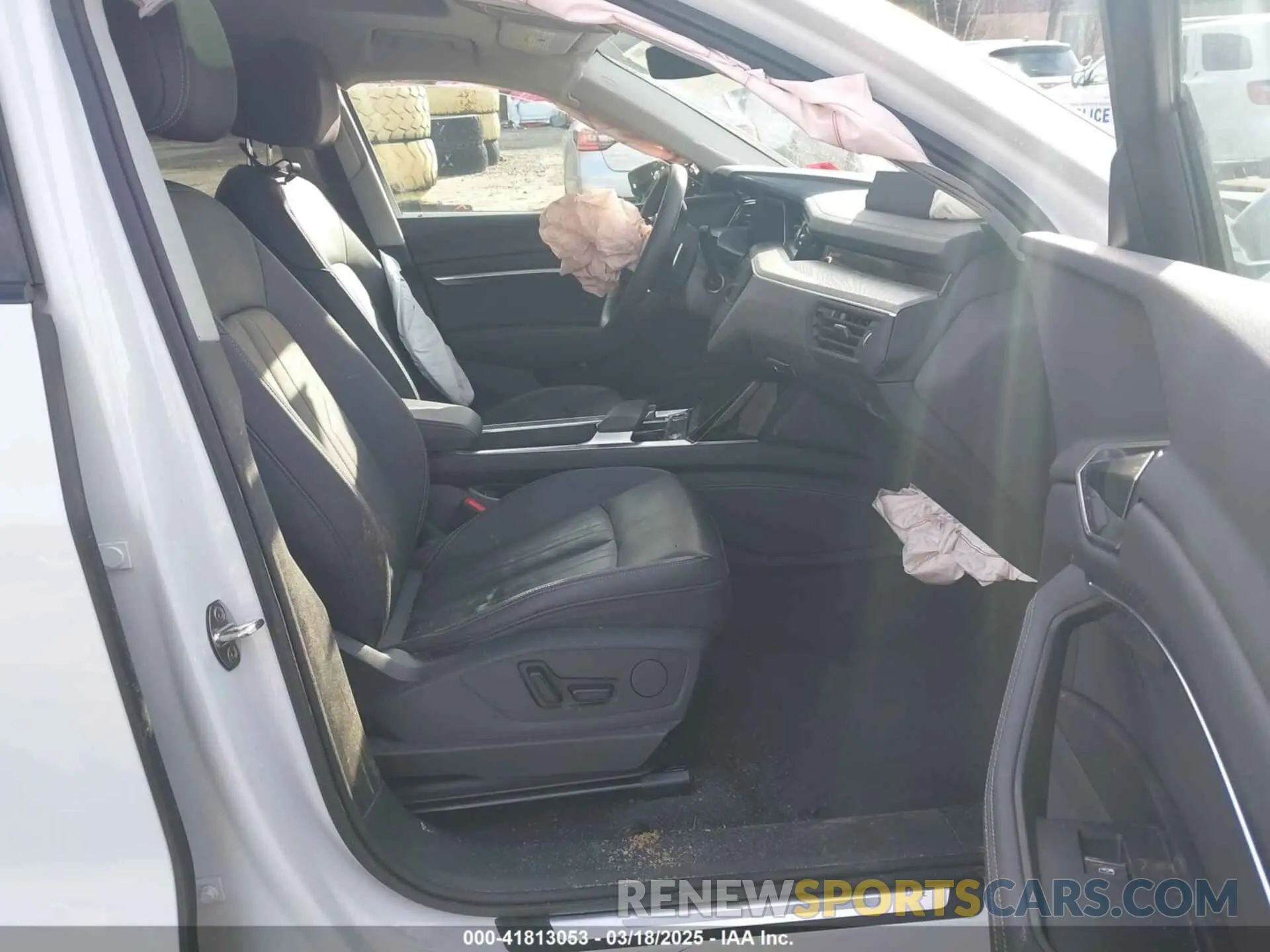5 Photograph of a damaged car WA1AAAGE2NB040546 AUDI E-TRON 2022