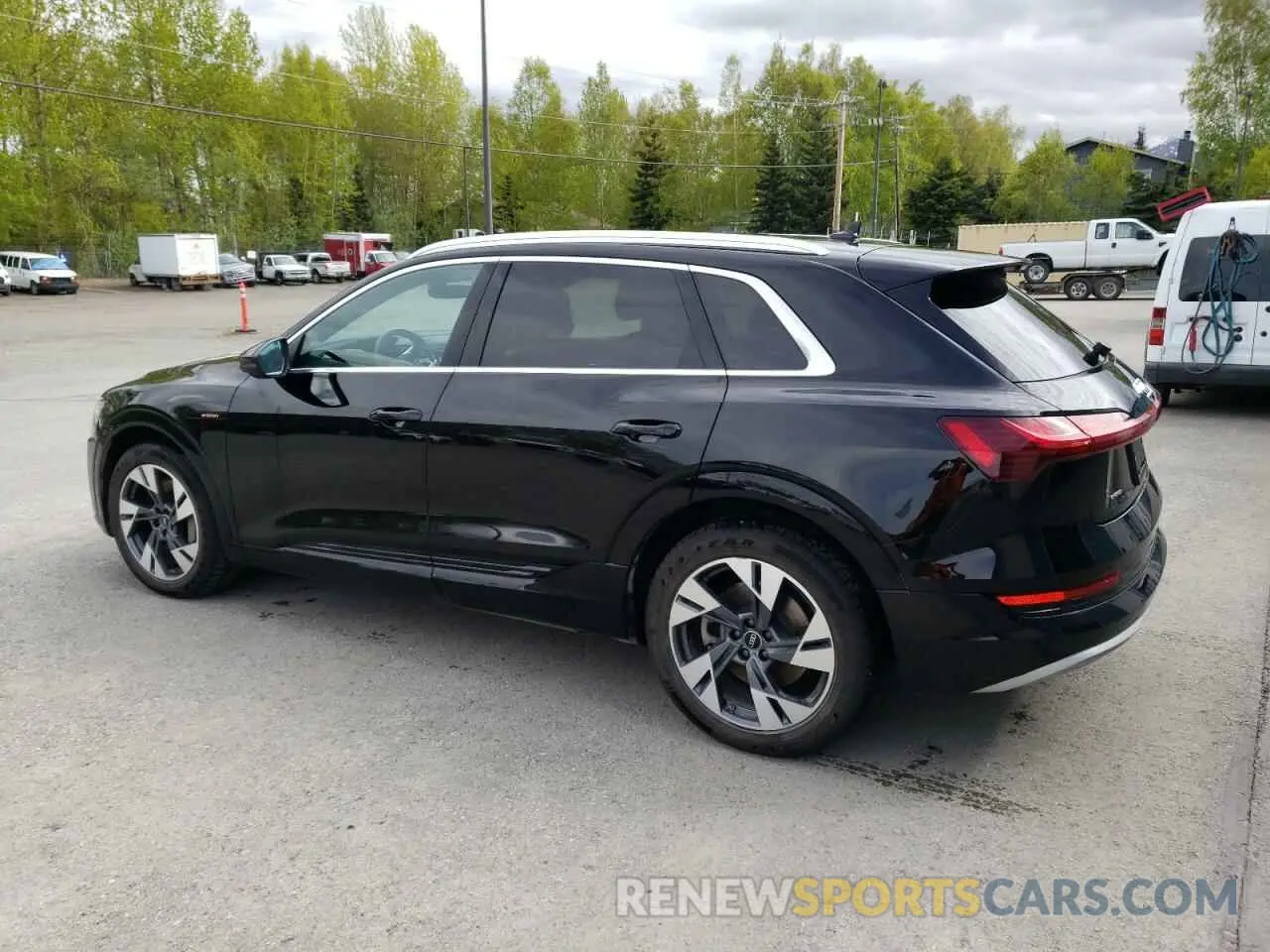 2 Photograph of a damaged car WA1AAAGE3NB023710 AUDI E-TRON 2022